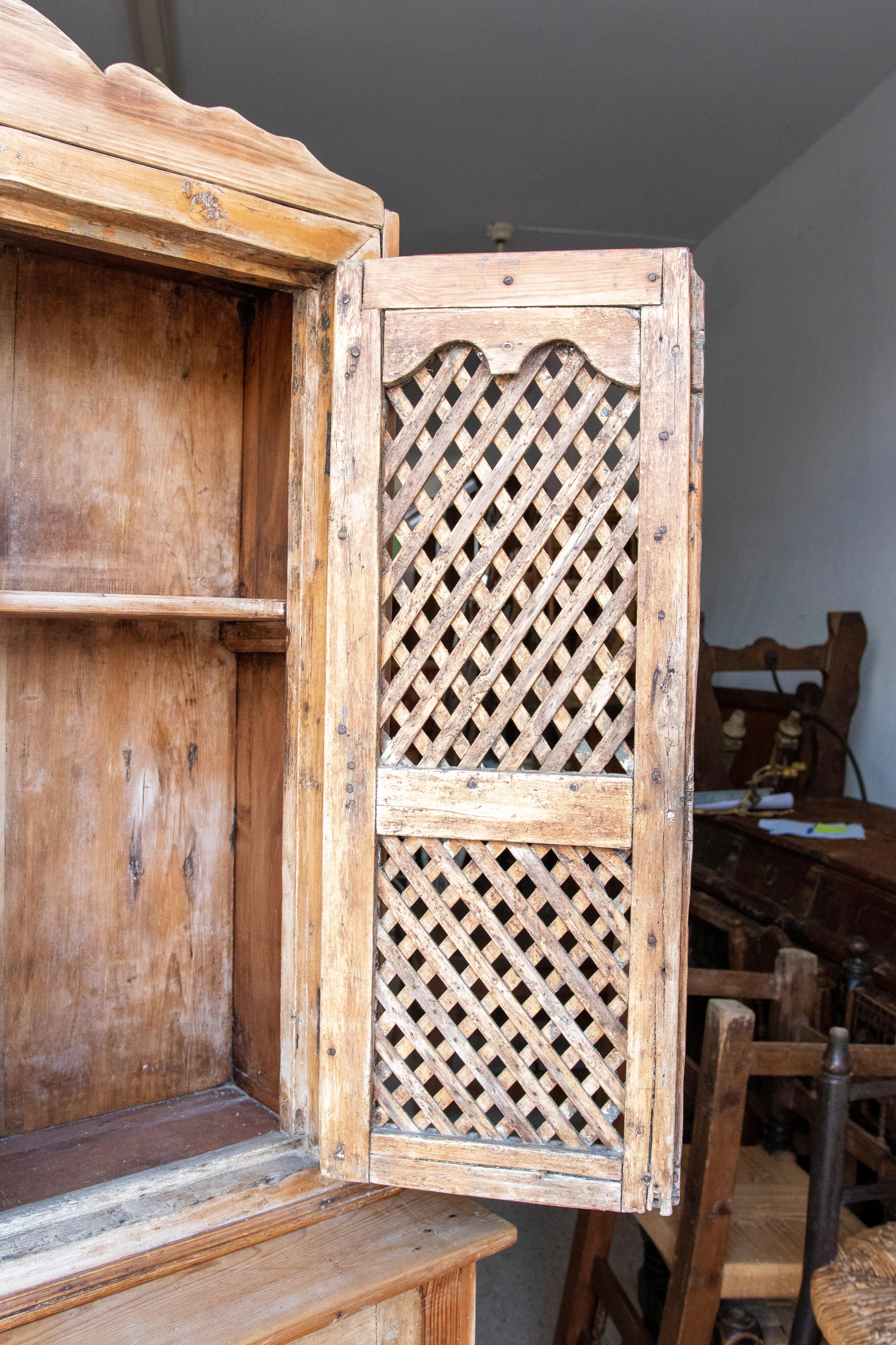 19th Century Spanish Kitchen Cupboard with Louvered Doors In Good Condition In Marbella, ES