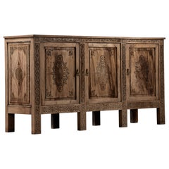 Credenza spagnola in mogano del XIX secolo con intagli moreschi