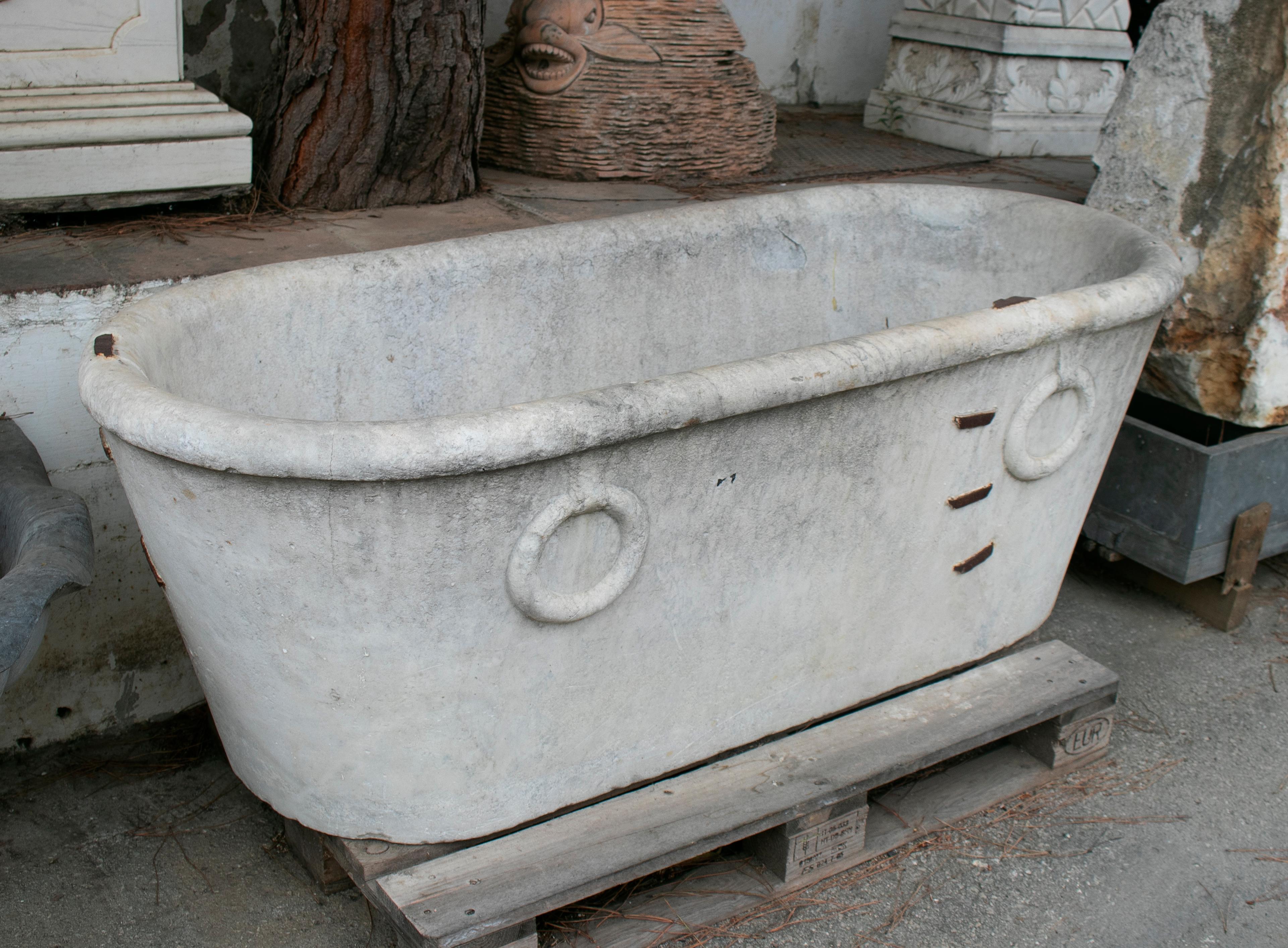 19th Century Spanish Marble Bath with Rings Restored Using Iron Grapples For Sale 1
