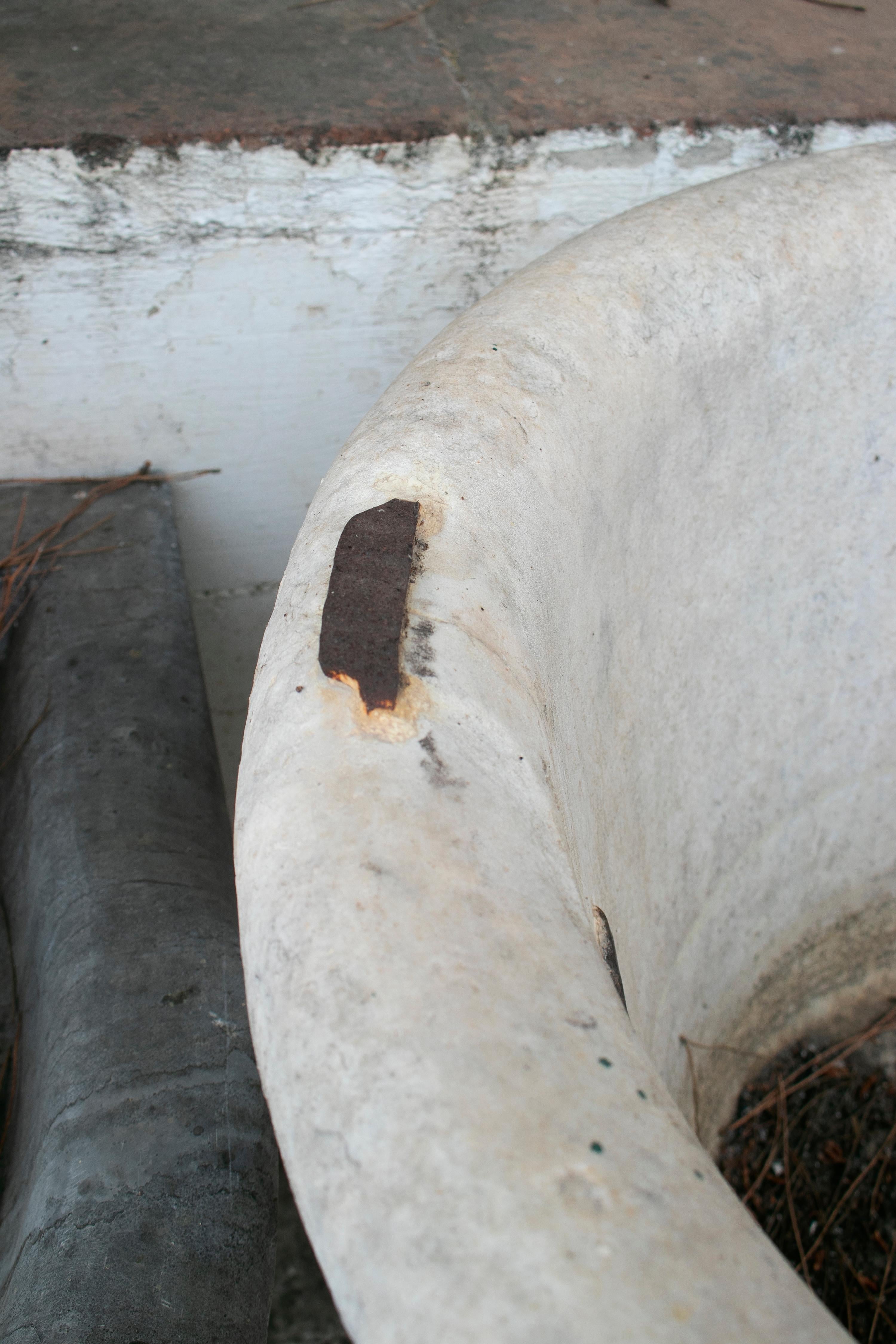 19th Century Spanish Marble Bath with Rings Restored Using Iron Grapples For Sale 2