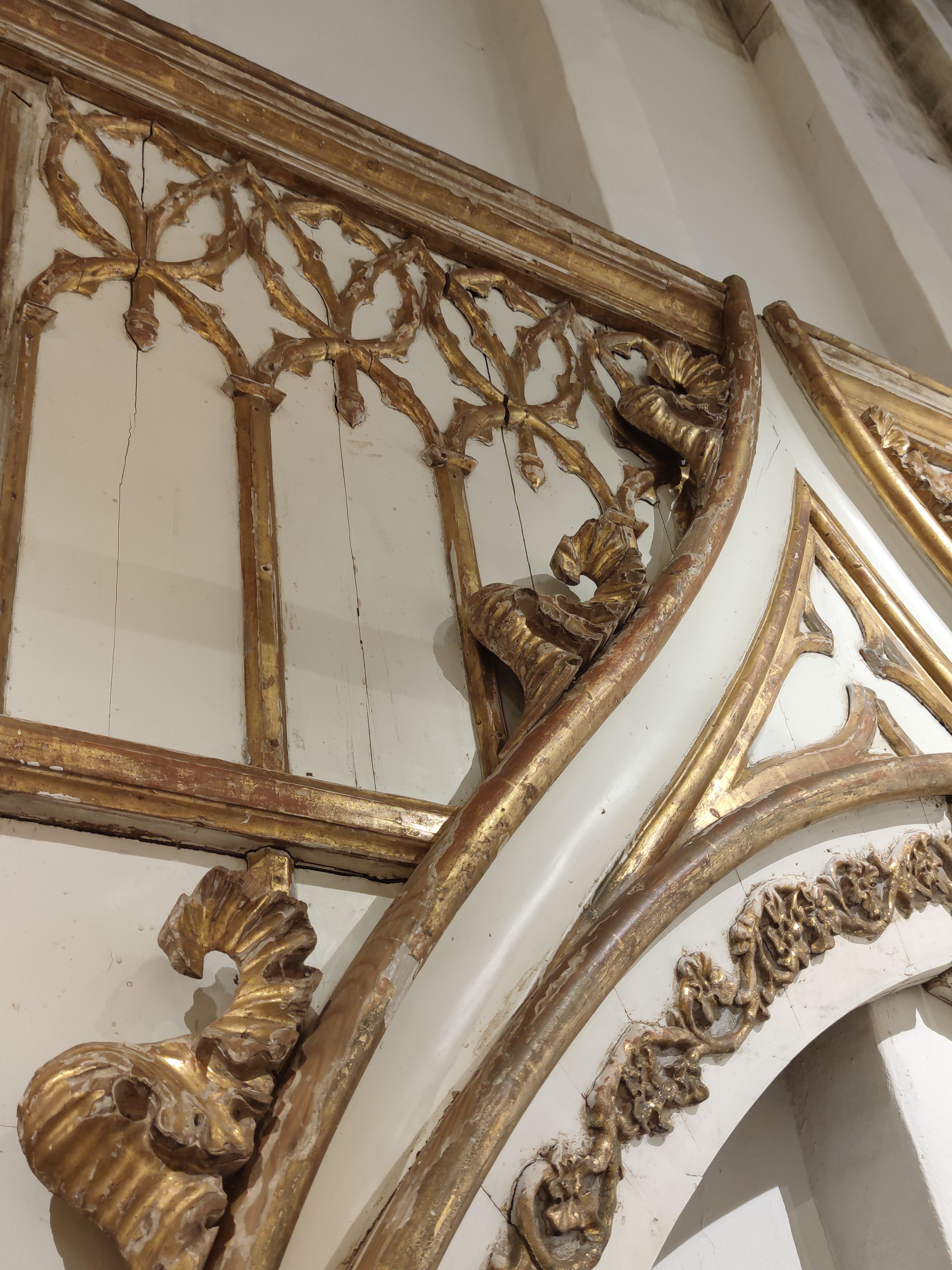 19th Century, Spanish Neogothic Hand-Carved and Polychromed Wooden Arch For Sale 6