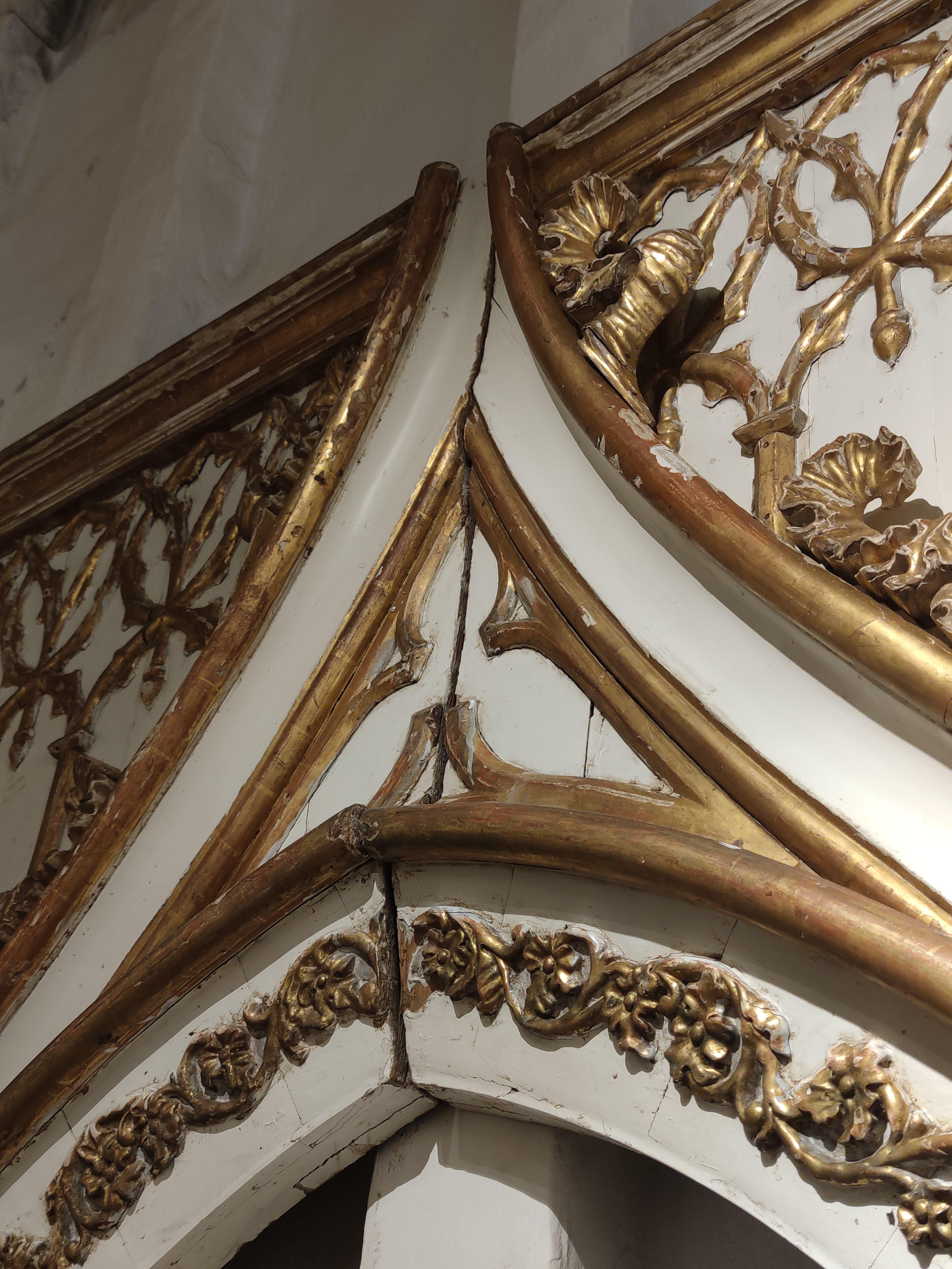 19th Century, Spanish Neogothic Hand-Carved and Polychromed Wooden Arch For Sale 13