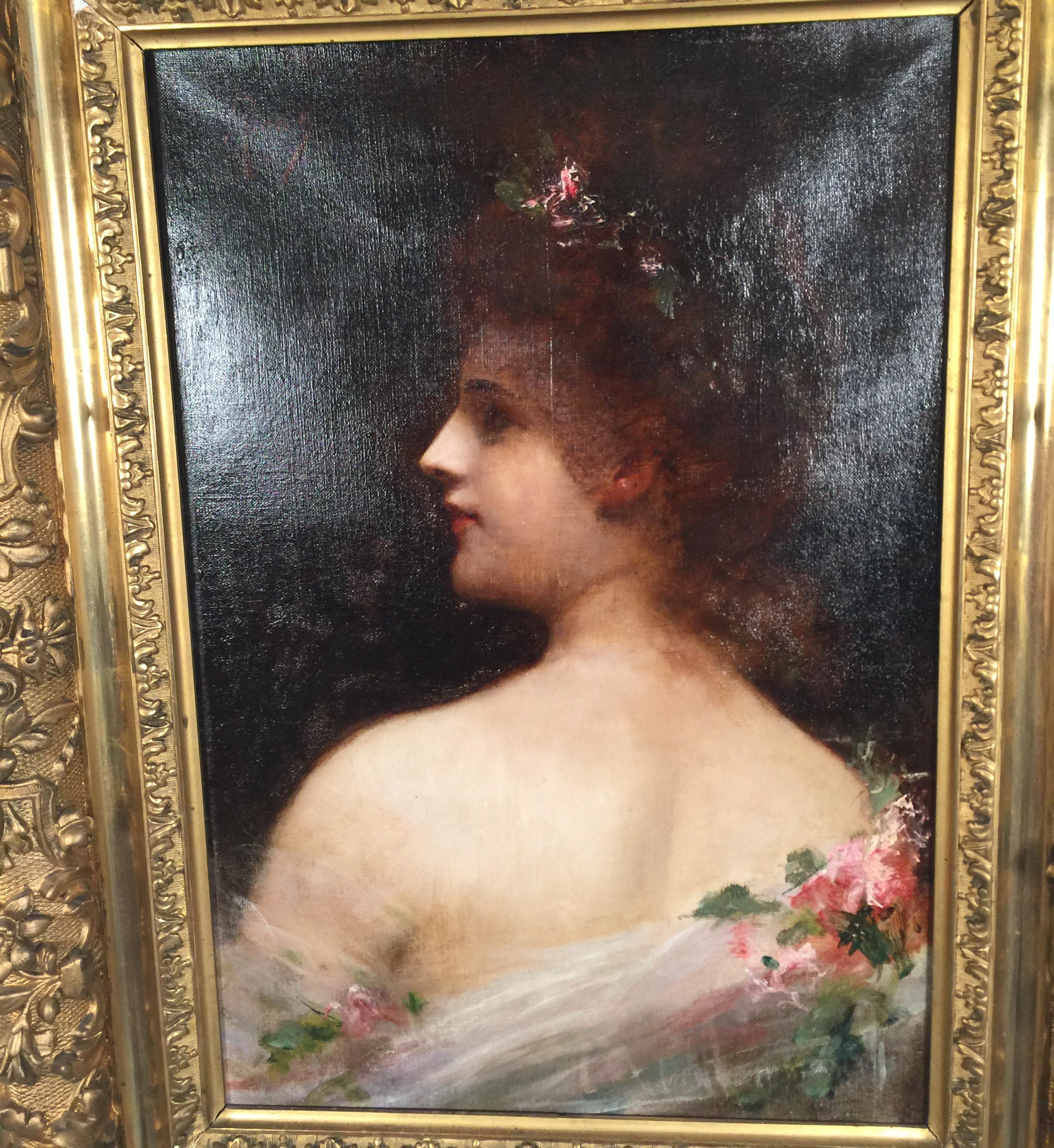 Portrait à l'huile sur toile d'une dame de l'aristocratie espagnole. La peinture d'une jeune femme de profil sur un fond sombre, habillée d'une robe de soirée avec des roses roses, signée par l'artiste Riani dans le coin supérieur gauche. Le cadre