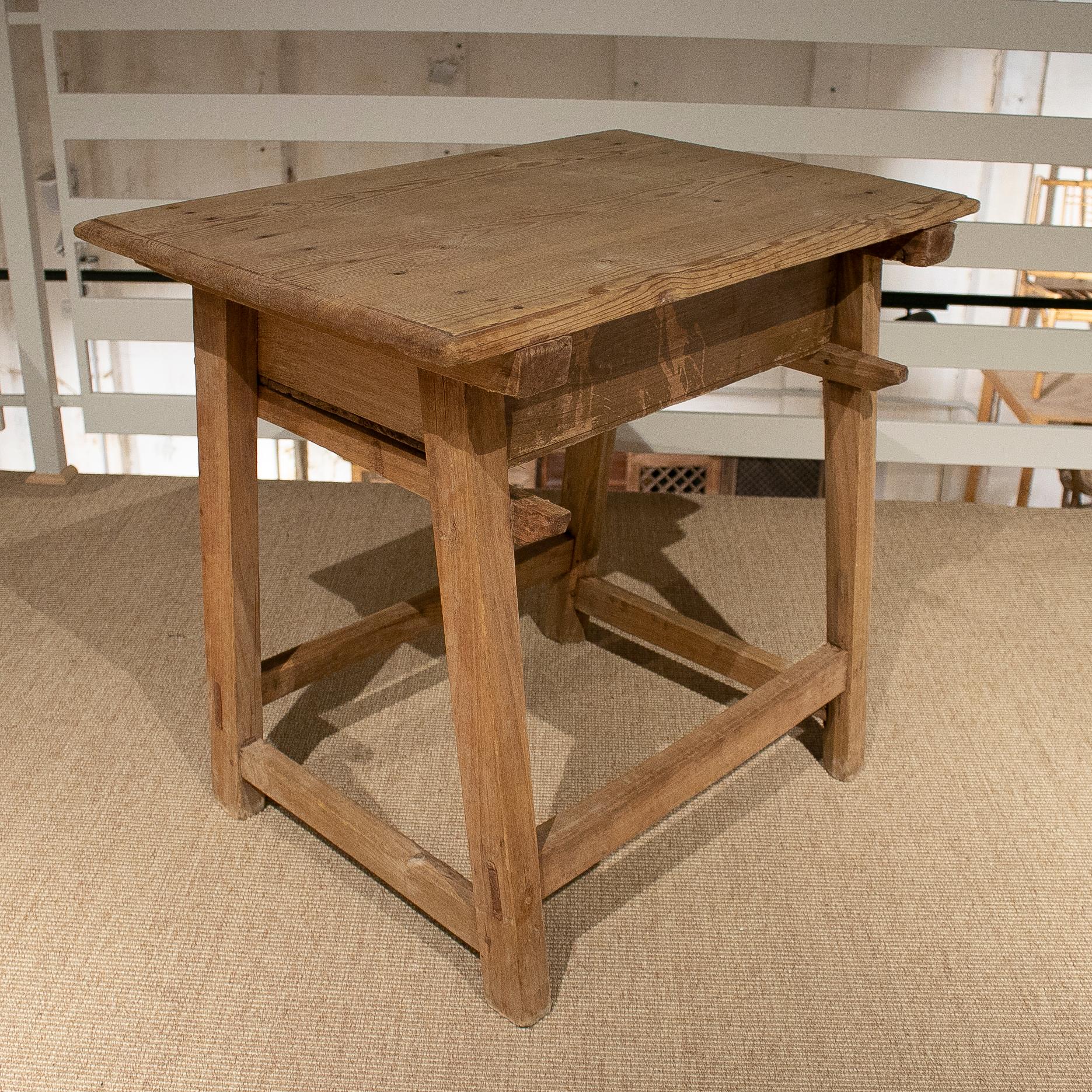 Mesa Tocinera Española del Siglo XIX de un Cajón de Madera de Pino 3