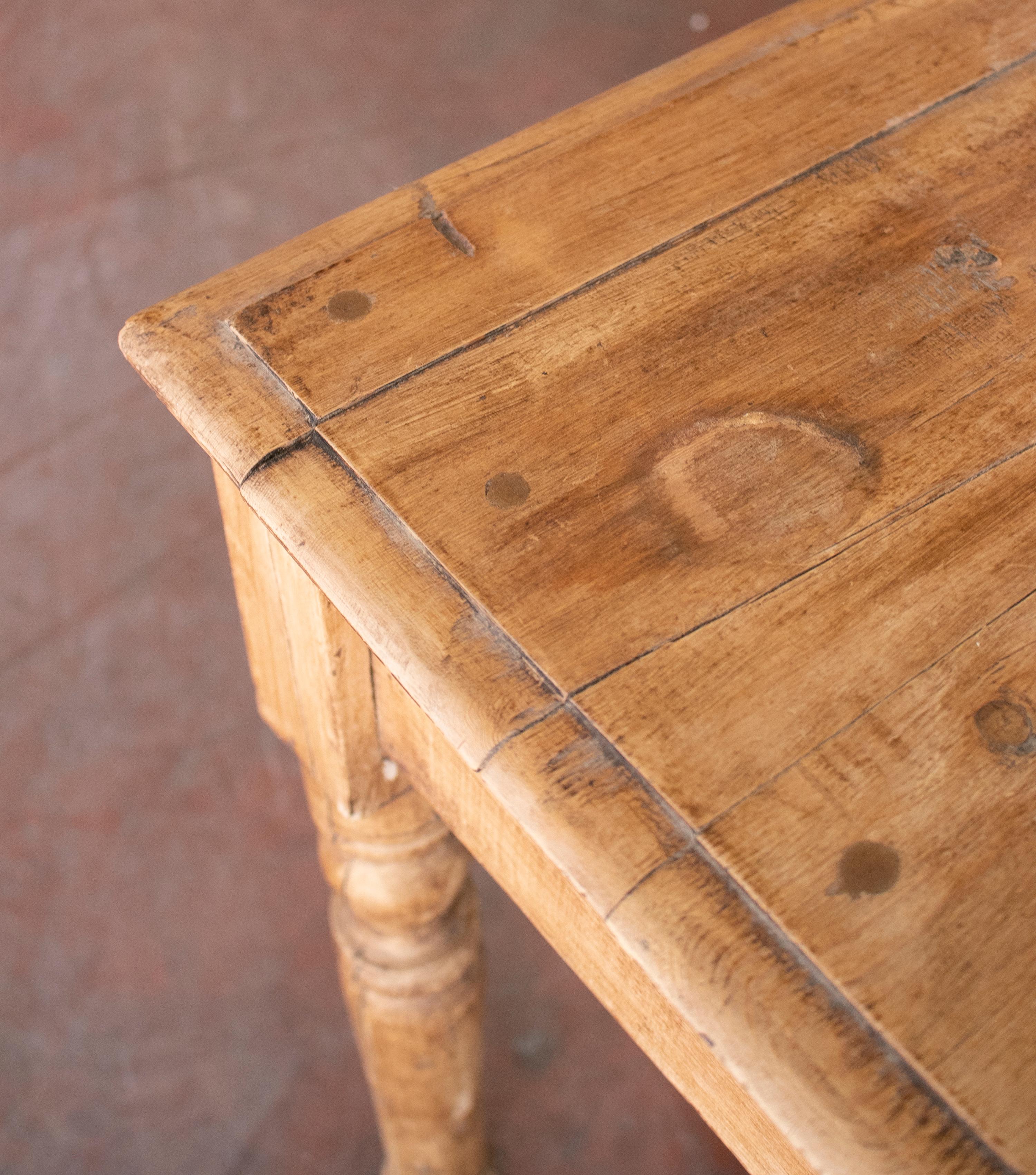 19th Century Spanish One-Drawer Pinewood Country Table For Sale 6