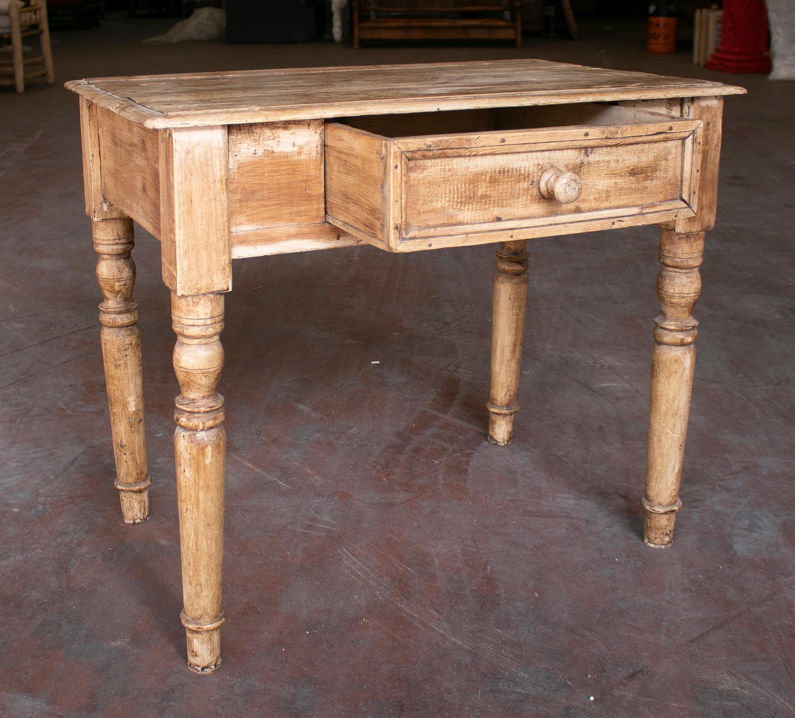 Antique 19th century Spanish one-drawer pinewood country table.