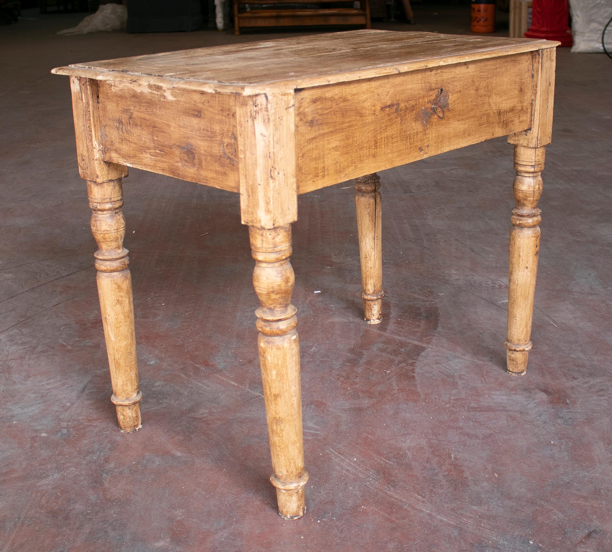 19th Century Spanish One-Drawer Pinewood Country Table For Sale 1