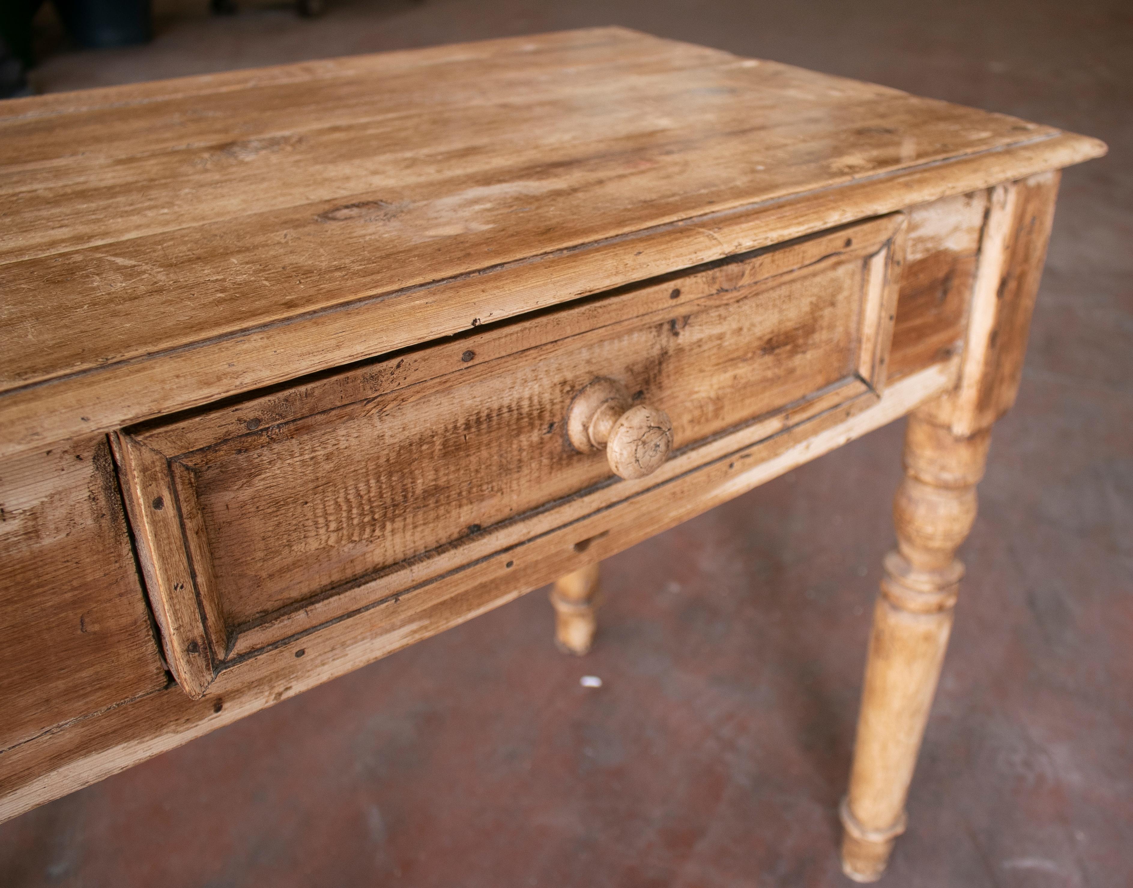 19th Century Spanish One-Drawer Pinewood Country Table For Sale 4