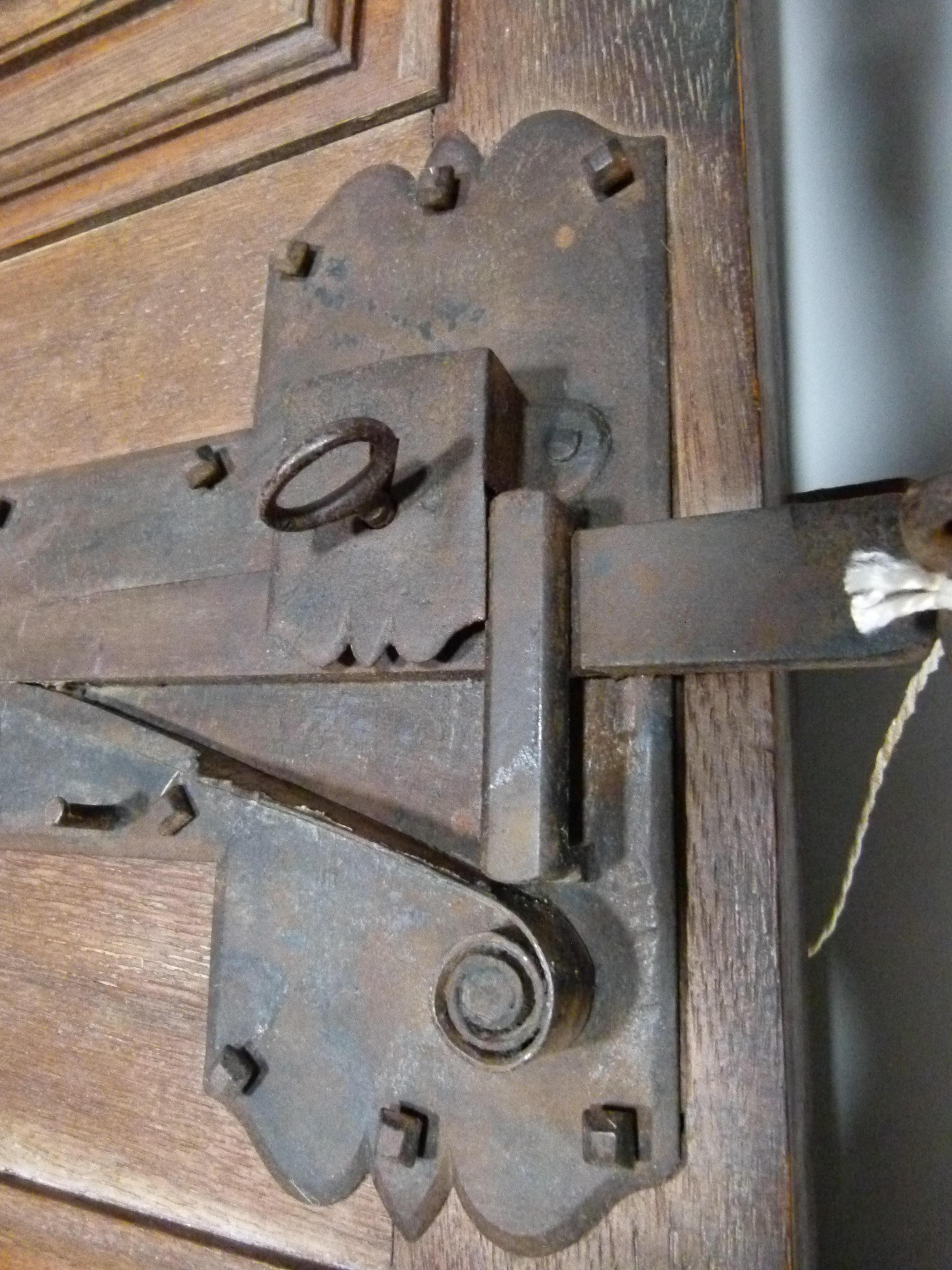 19th Century Original Chestnut Spanish Door In Good Condition In Vulpellac, Girona