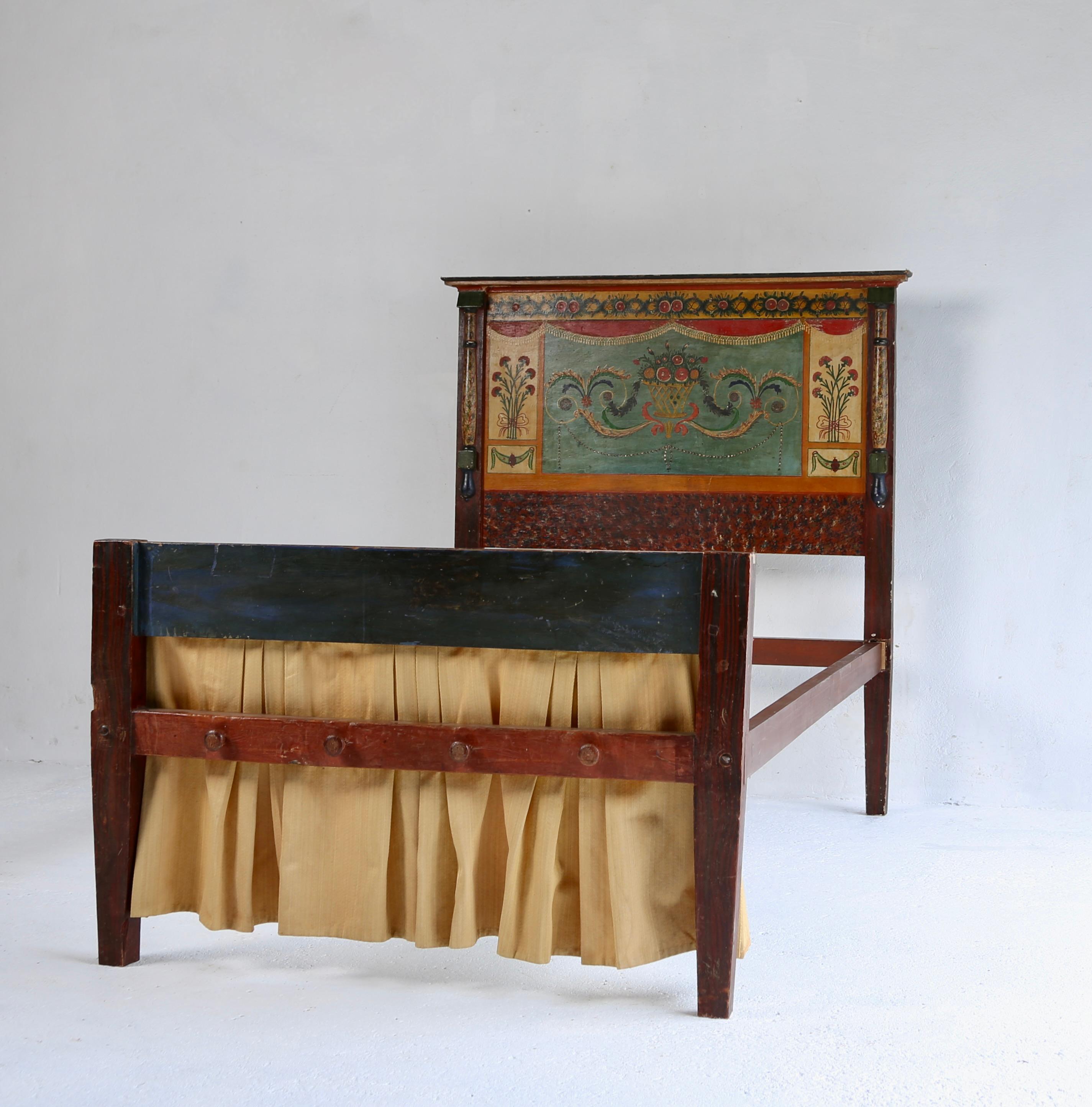 19th Century Spanish Painted Bed In Good Condition For Sale In London, GB