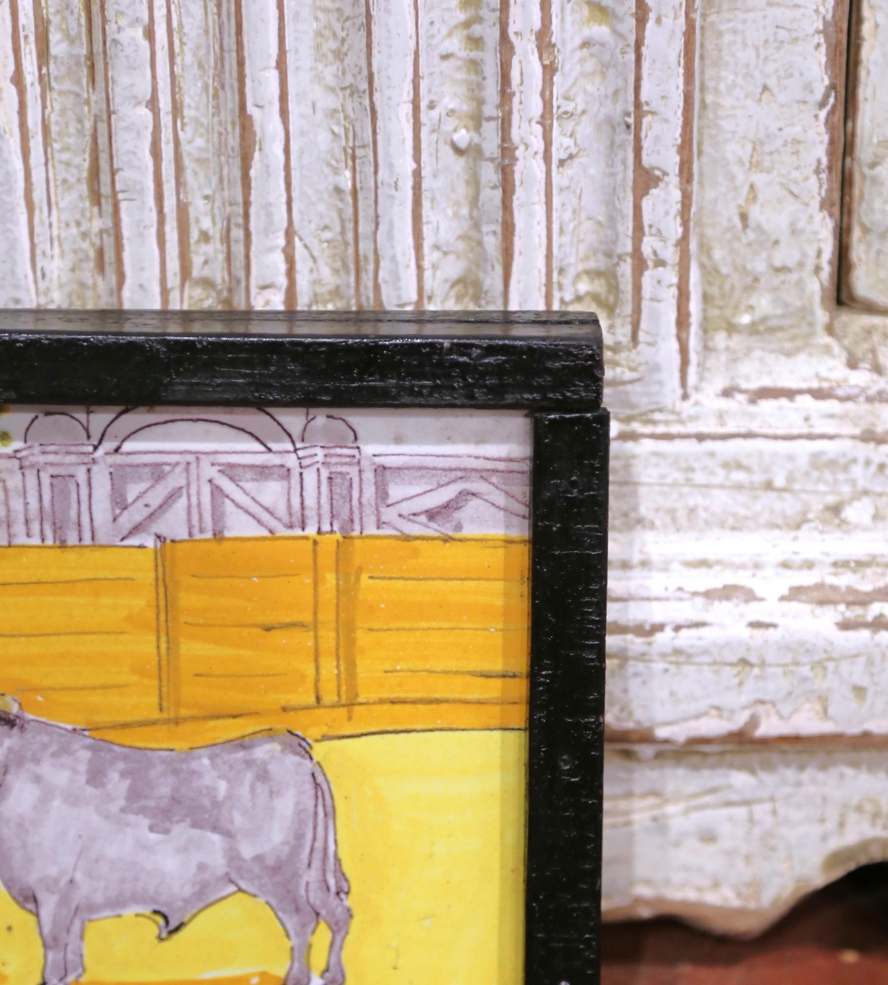 Frise de carreaux de tauromachie peints espagnols du 19e siècle dans un cadre en bois en vente 3