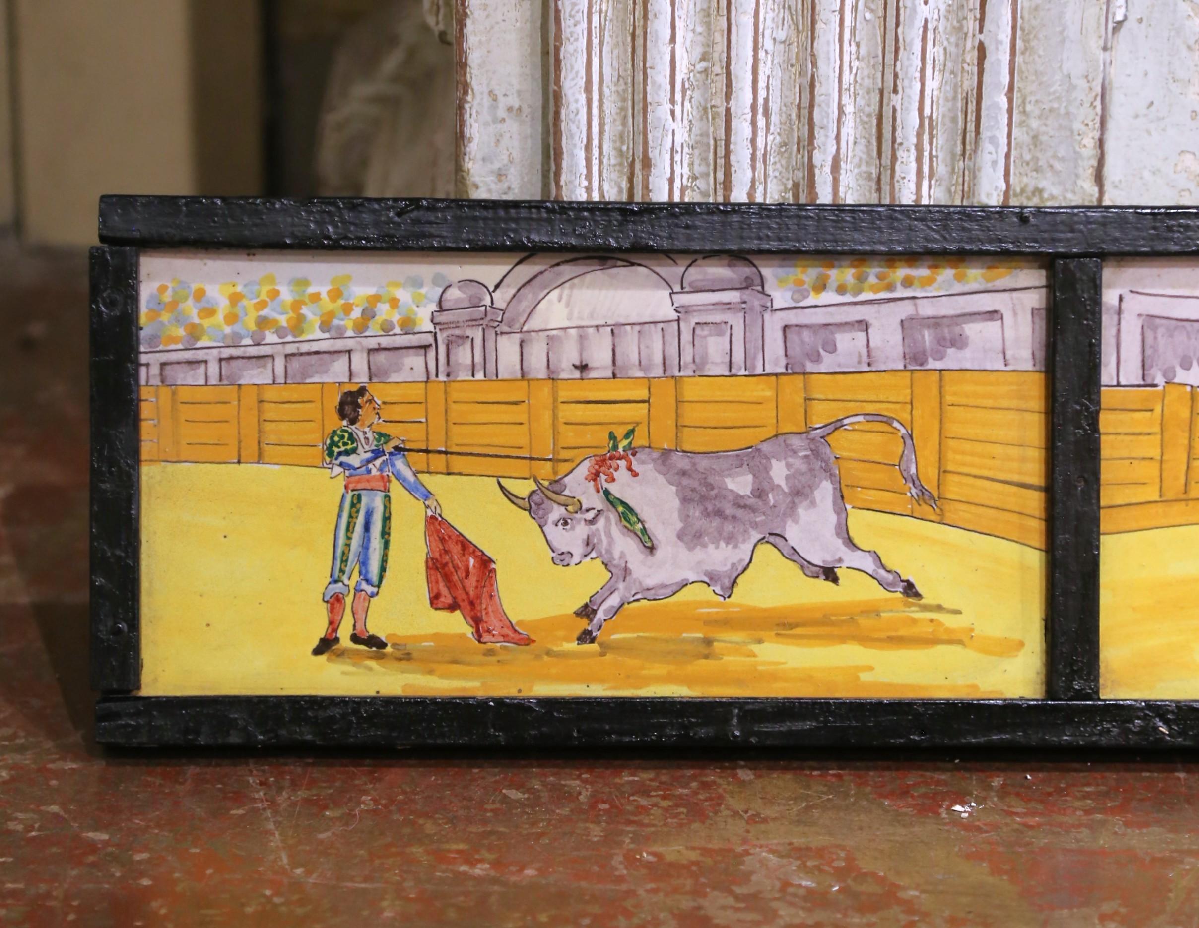 Espagnol Frise de carreaux de tauromachie peints espagnols du 19e siècle dans un cadre en bois en vente