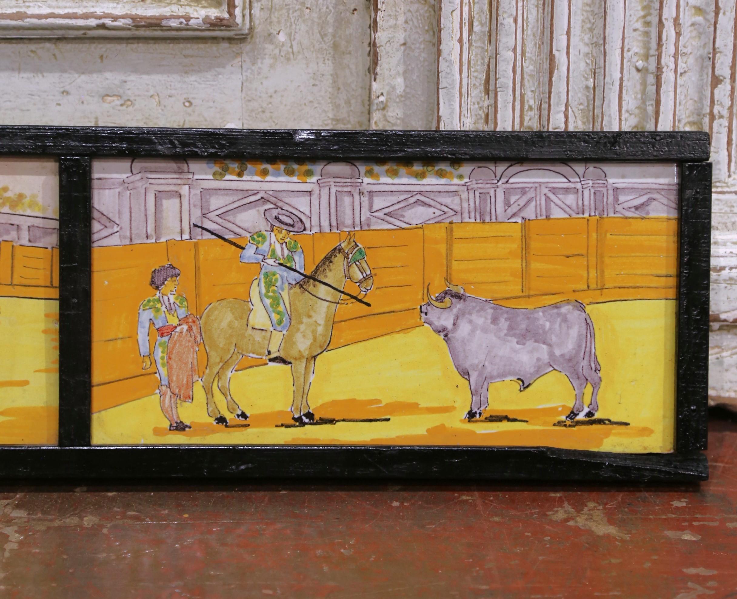 Frise de carreaux de tauromachie peints espagnols du 19e siècle dans un cadre en bois en vente 2