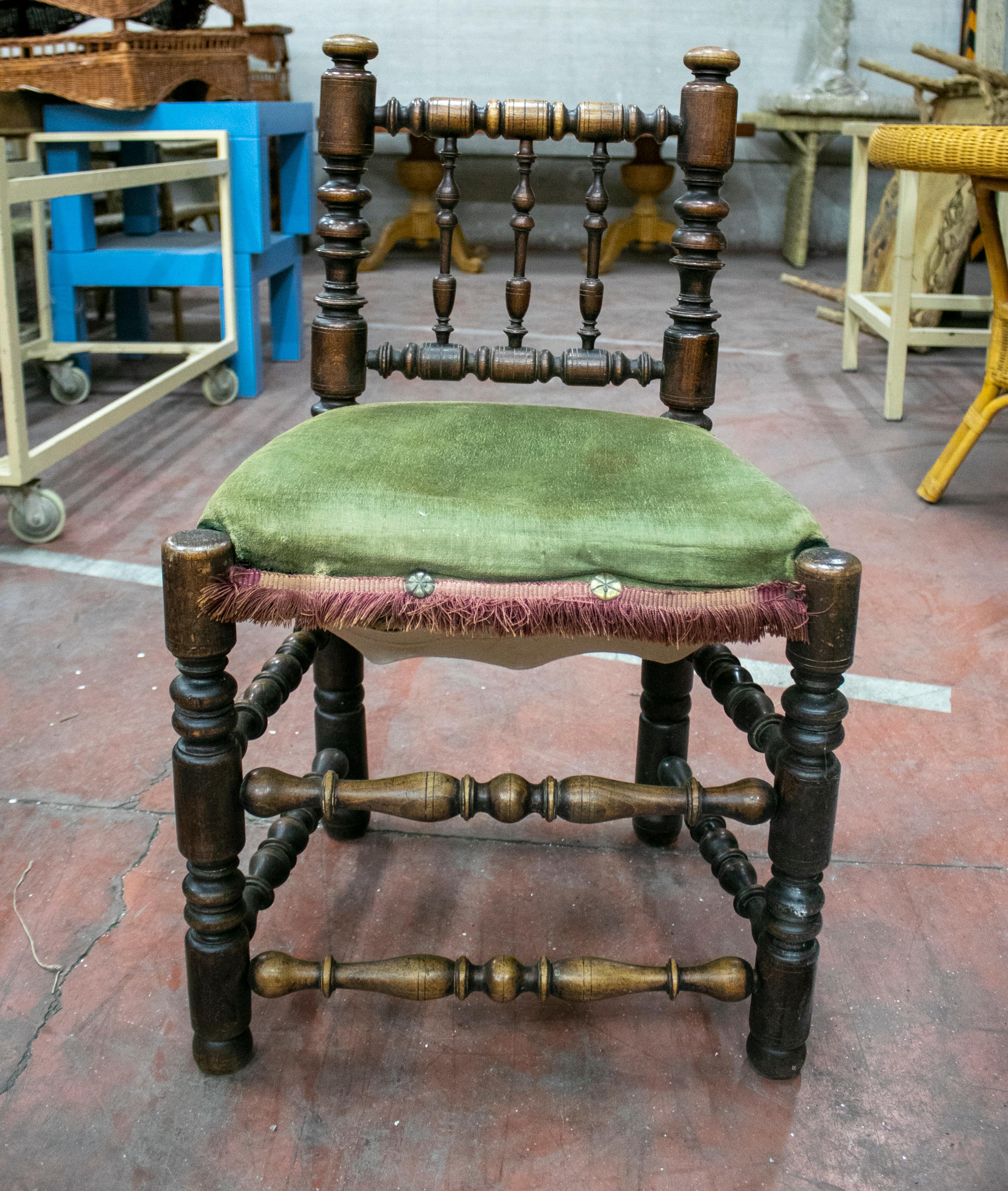 19th Century Spanish Pair of Chairs with Turned Feet and Velvet Upholstered Seat In Good Condition For Sale In Marbella, ES