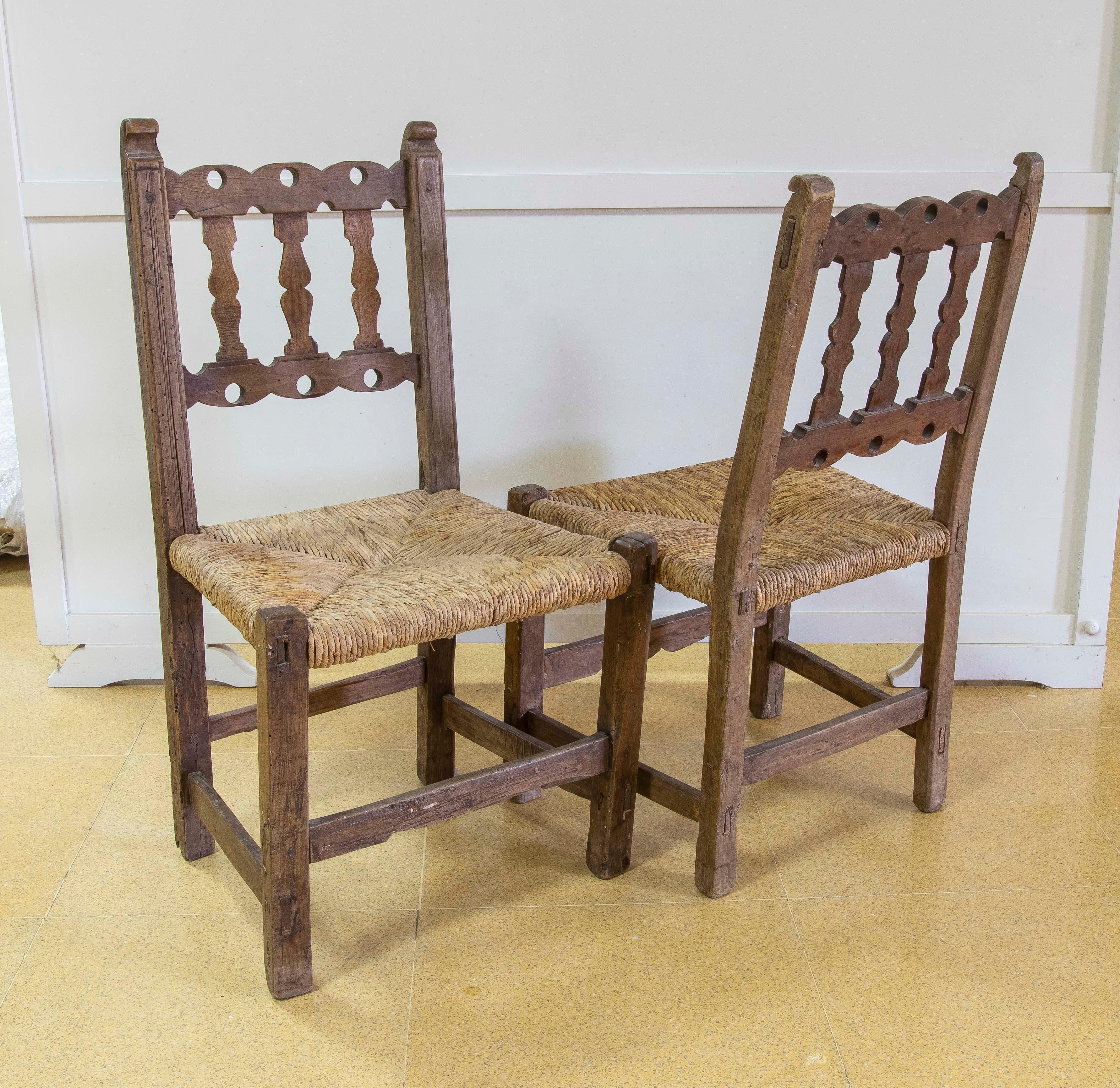 Espagnol Paire de chaises espagnoles du 19ème siècle en forme d'olivier avec sièges en forme de rouleau en vente