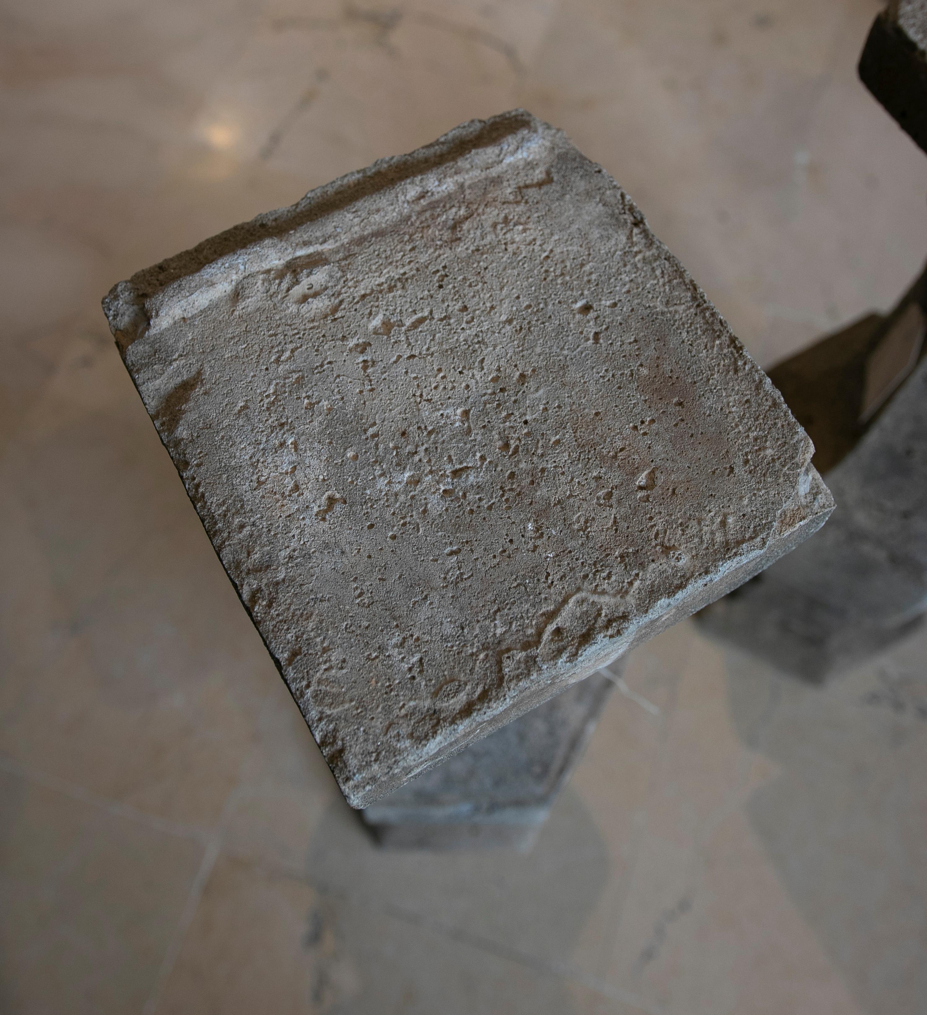 Coppia di balaustre in pietra spagnola del XIX secolo in vendita 9