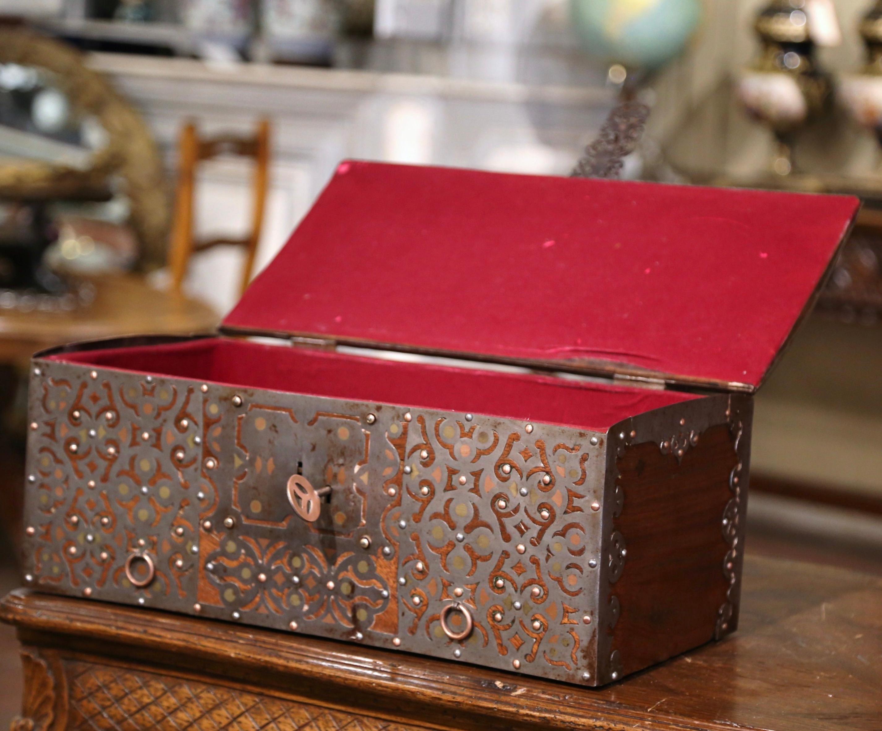 19th Century Spanish Polished Iron Box with Pierced Engraved Geometric Motifs For Sale 4