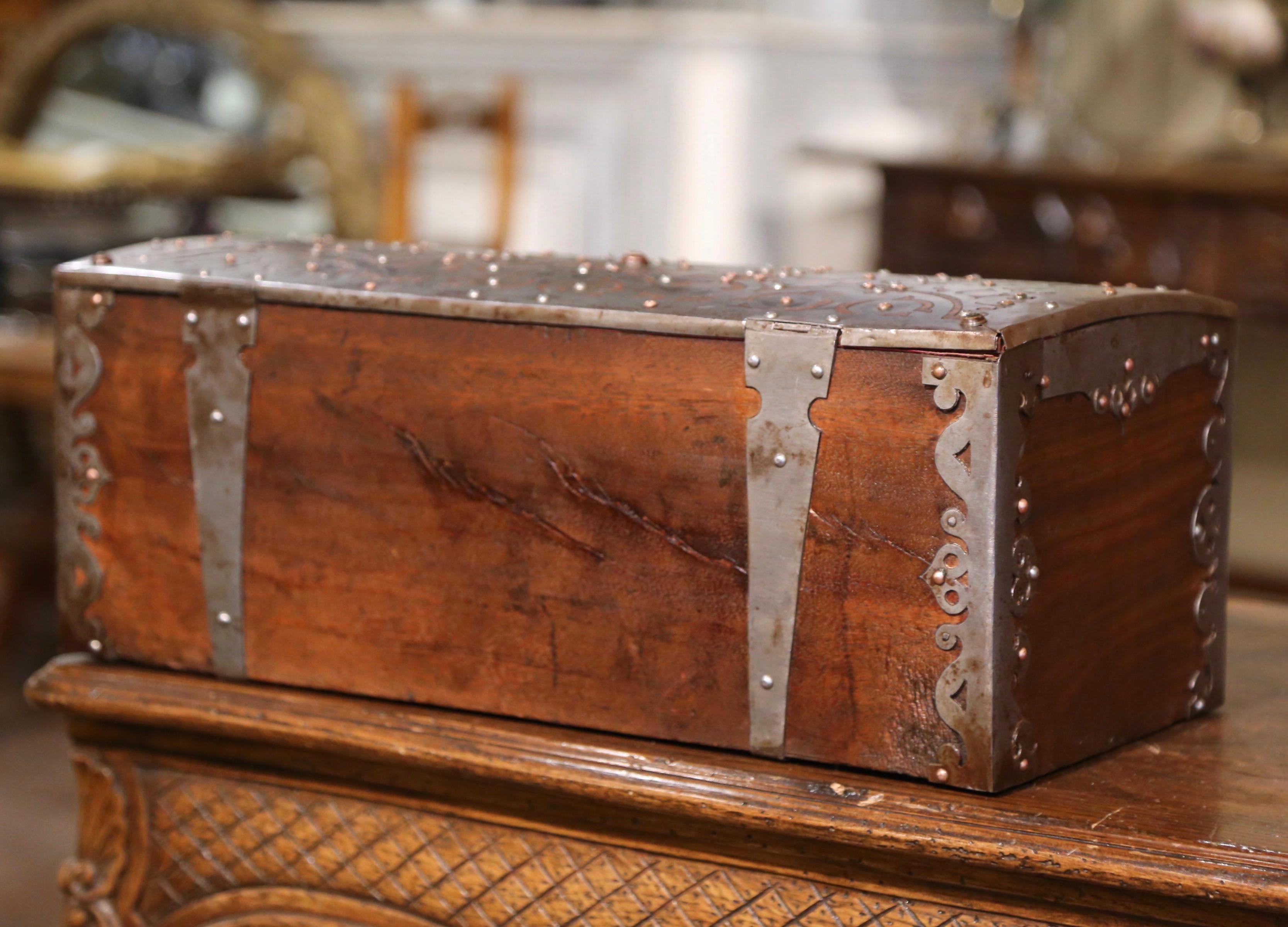 19th Century Spanish Polished Iron Box with Pierced Engraved Geometric Motifs For Sale 10