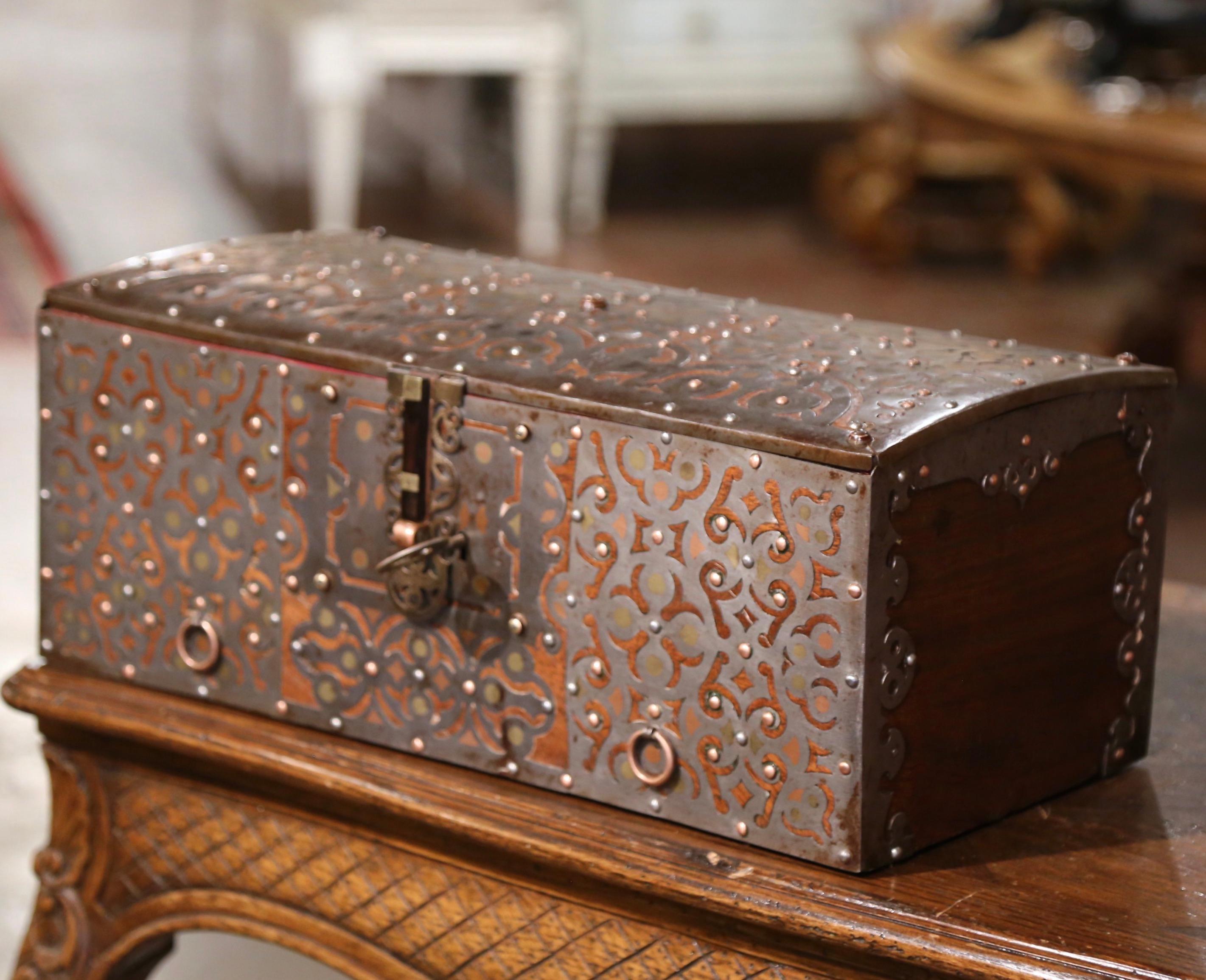 Forged 19th Century Spanish Polished Iron Box with Pierced Engraved Geometric Motifs For Sale