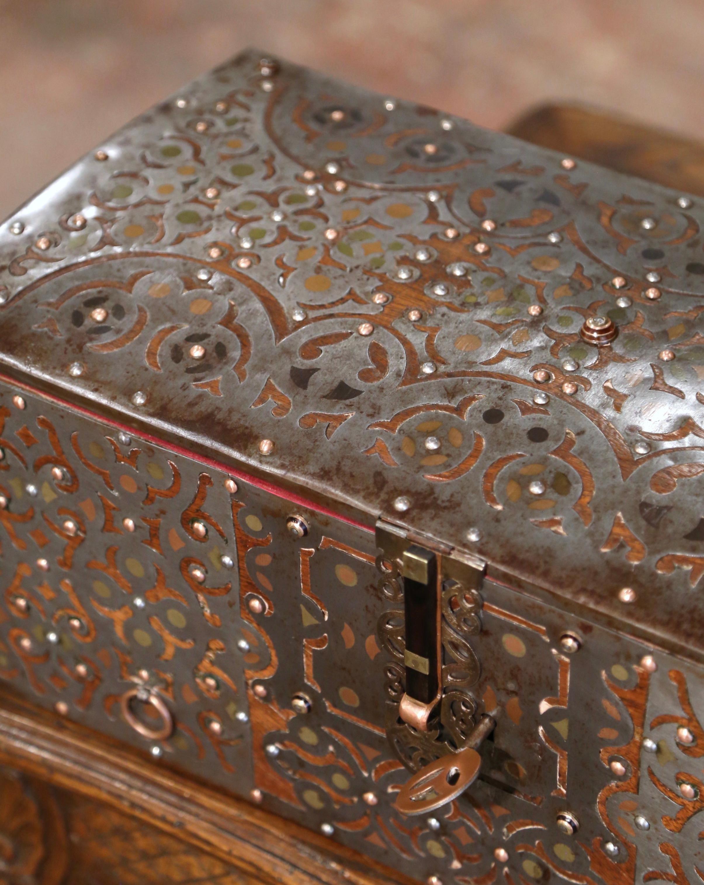 19th Century Spanish Polished Iron Box with Pierced Engraved Geometric Motifs In Excellent Condition For Sale In Dallas, TX