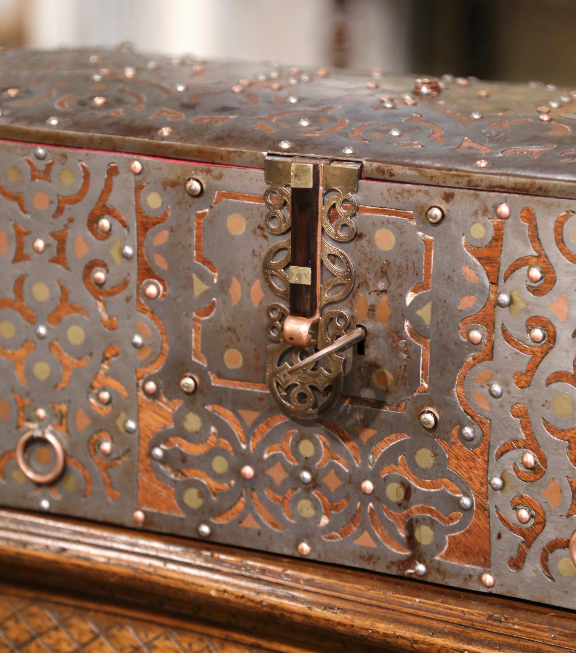 19th Century Spanish Polished Iron Box with Pierced Engraved Geometric Motifs For Sale 1