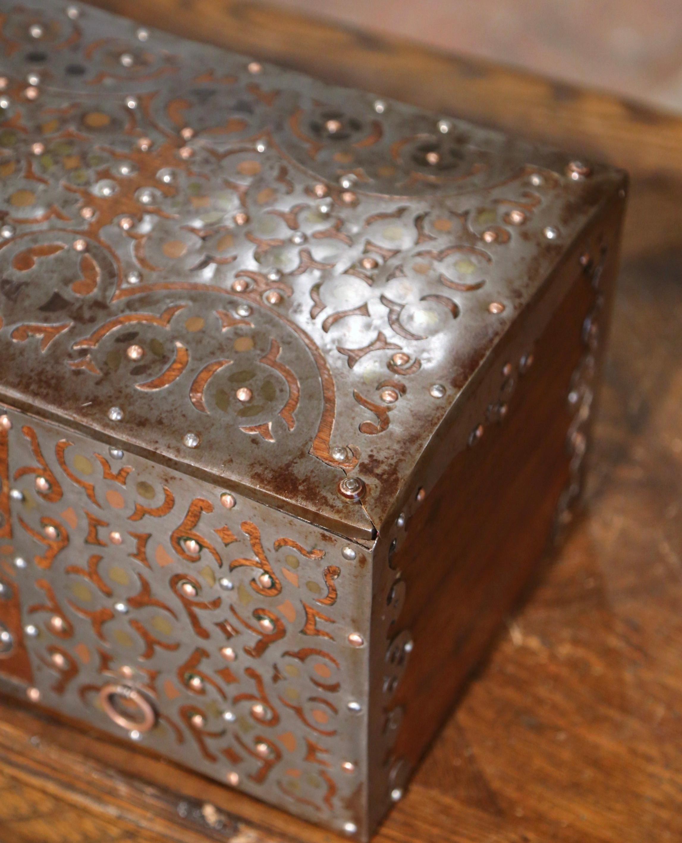 19th Century Spanish Polished Iron Box with Pierced Engraved Geometric Motifs For Sale 2