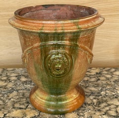 Jardinera de cerámica española del siglo XIX vidriada en verde