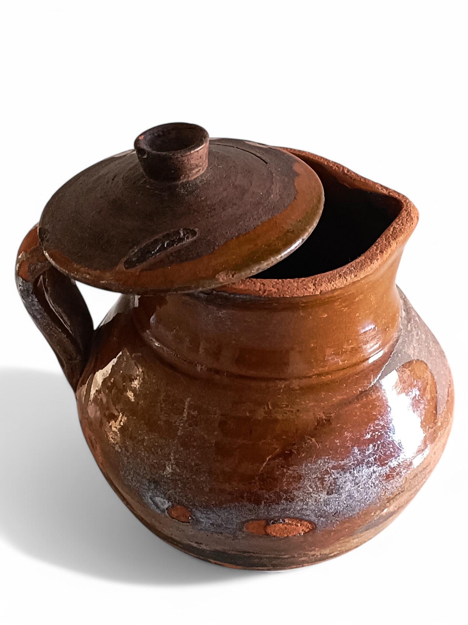 Spanische rustikale patinierte Terrakotta-Teppichschale mit Deckel aus dem 19. Jahrhundert im Angebot 3