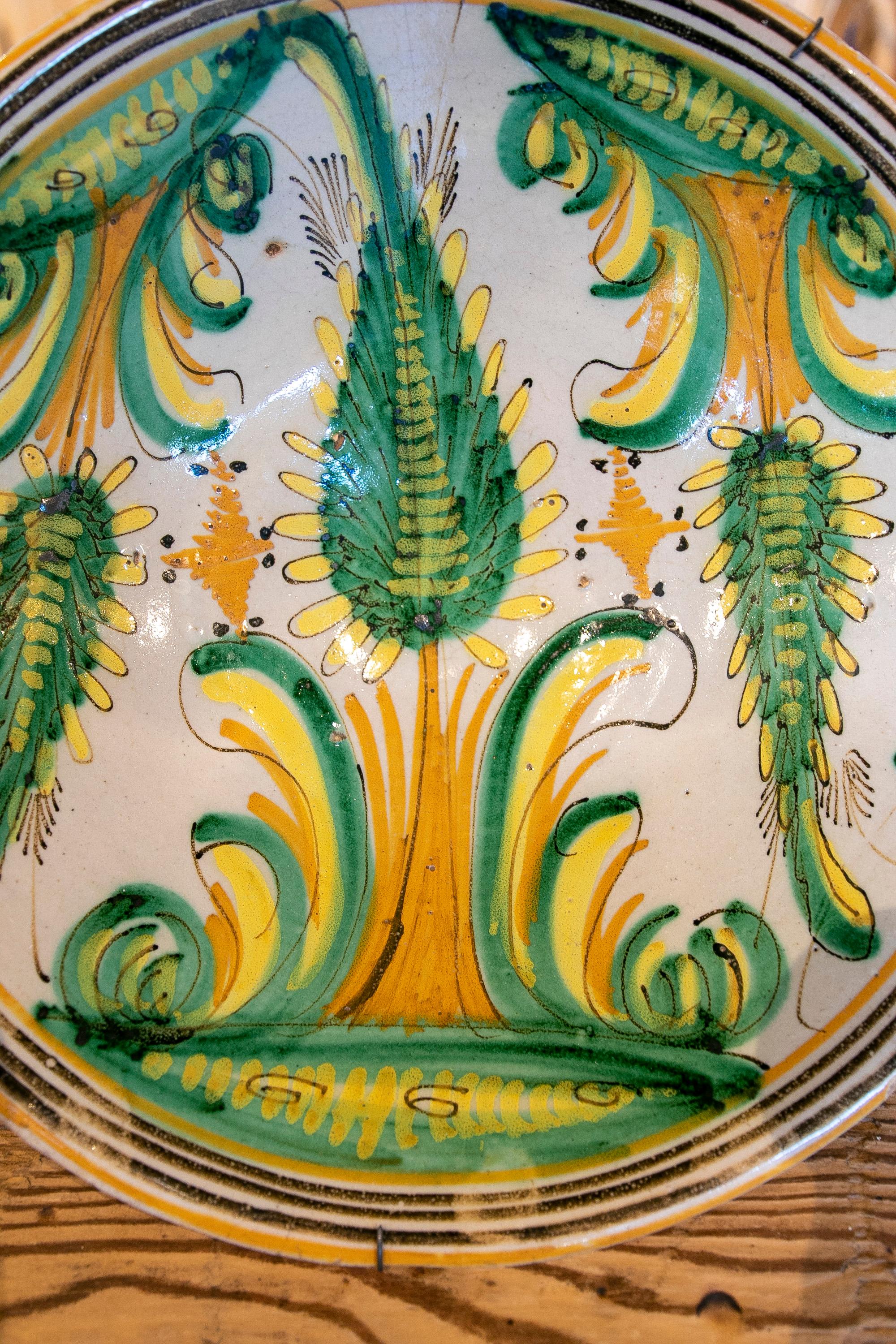 Ceramica Piatto in terracotta dipinto a mano spagnolo del XIX secolo 