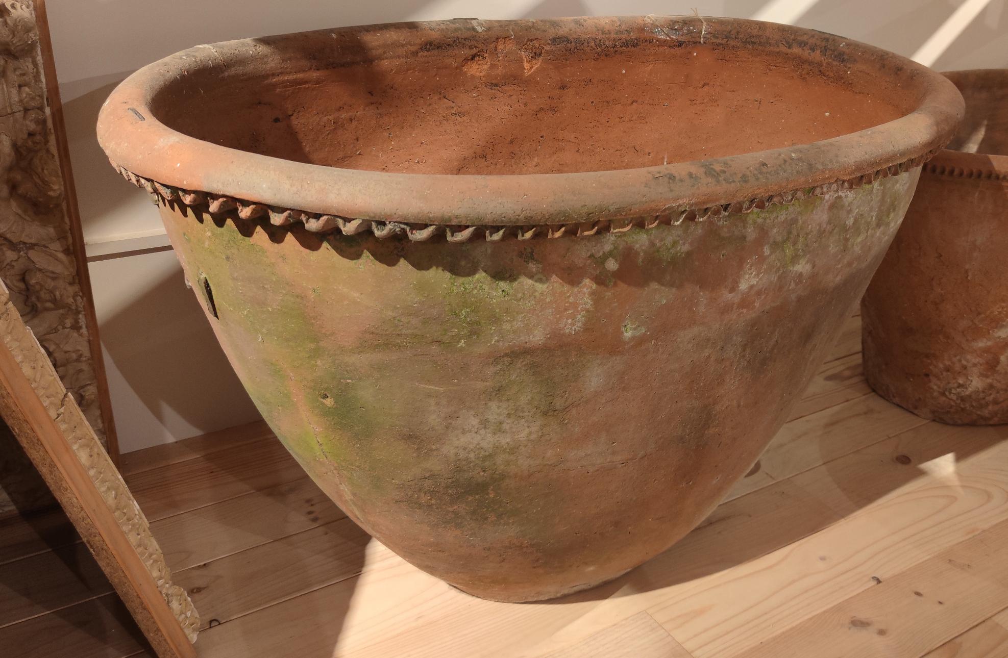 19th Century Spanish Red Terracotta Oval Planter In Good Condition In Marbella, ES