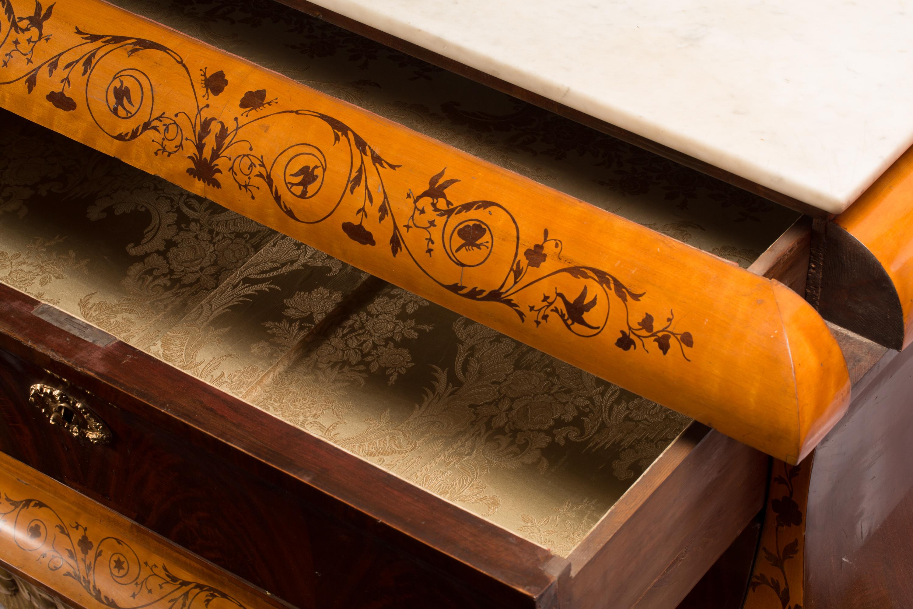 19th Century Spanish Regency / Isabelina Mallorquín Commode, Marquetry Inlay For Sale 5