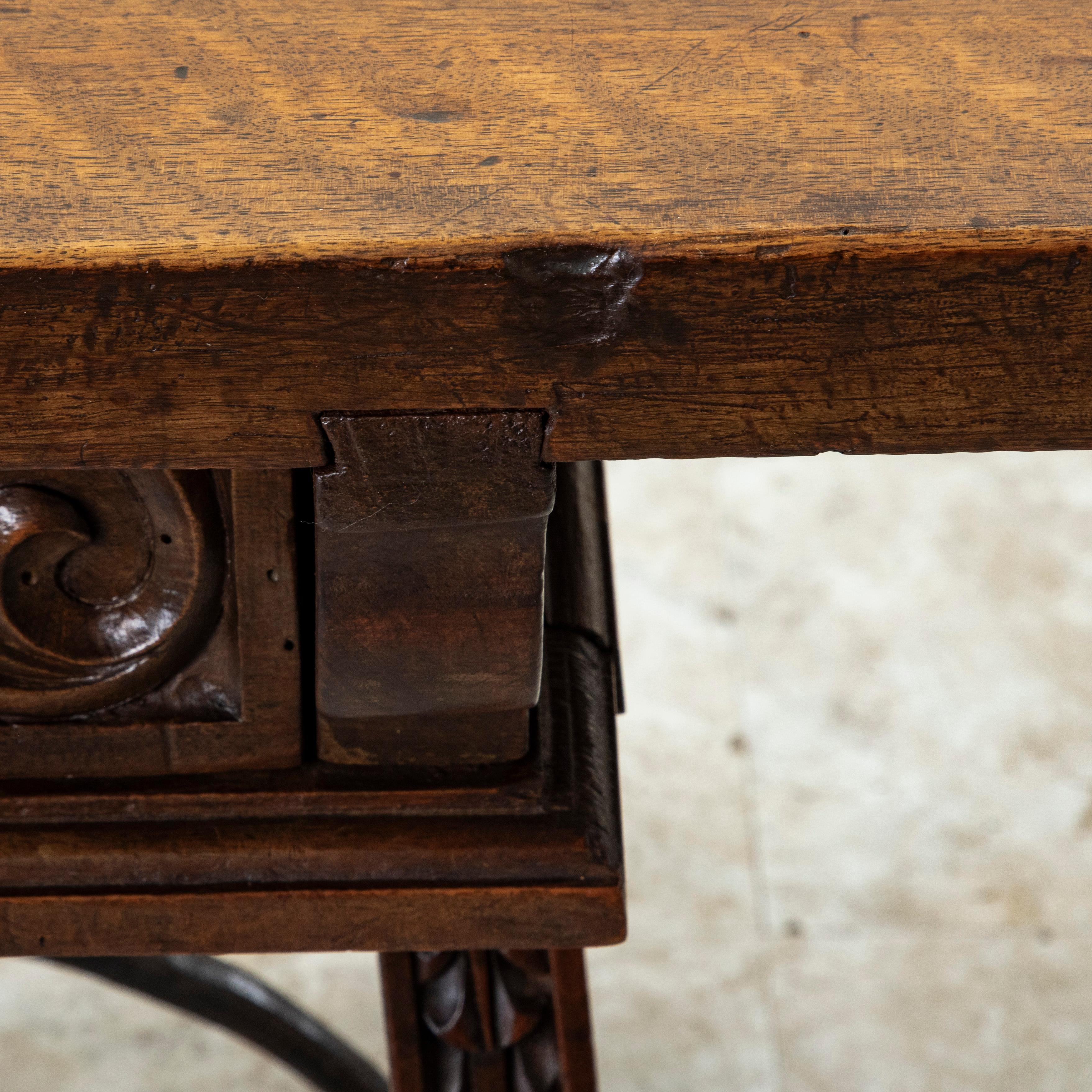 19th Century Spanish Renaissance Hand Carved Walnut Console Table, Desk, c. 1850 in vendita 7