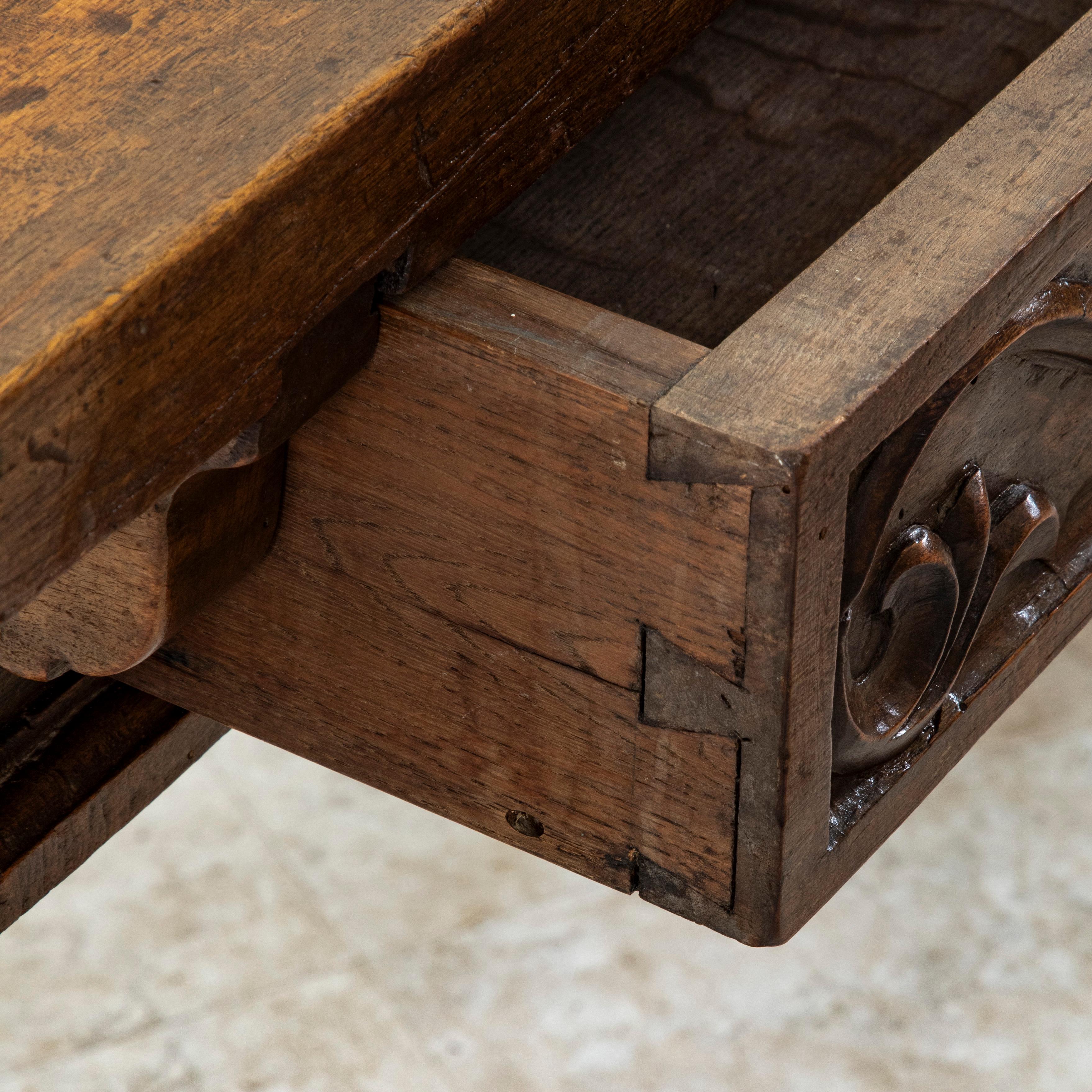 19th Century Spanish Renaissance Hand Carved Walnut Console Table, Desk, c. 1850 in vendita 8