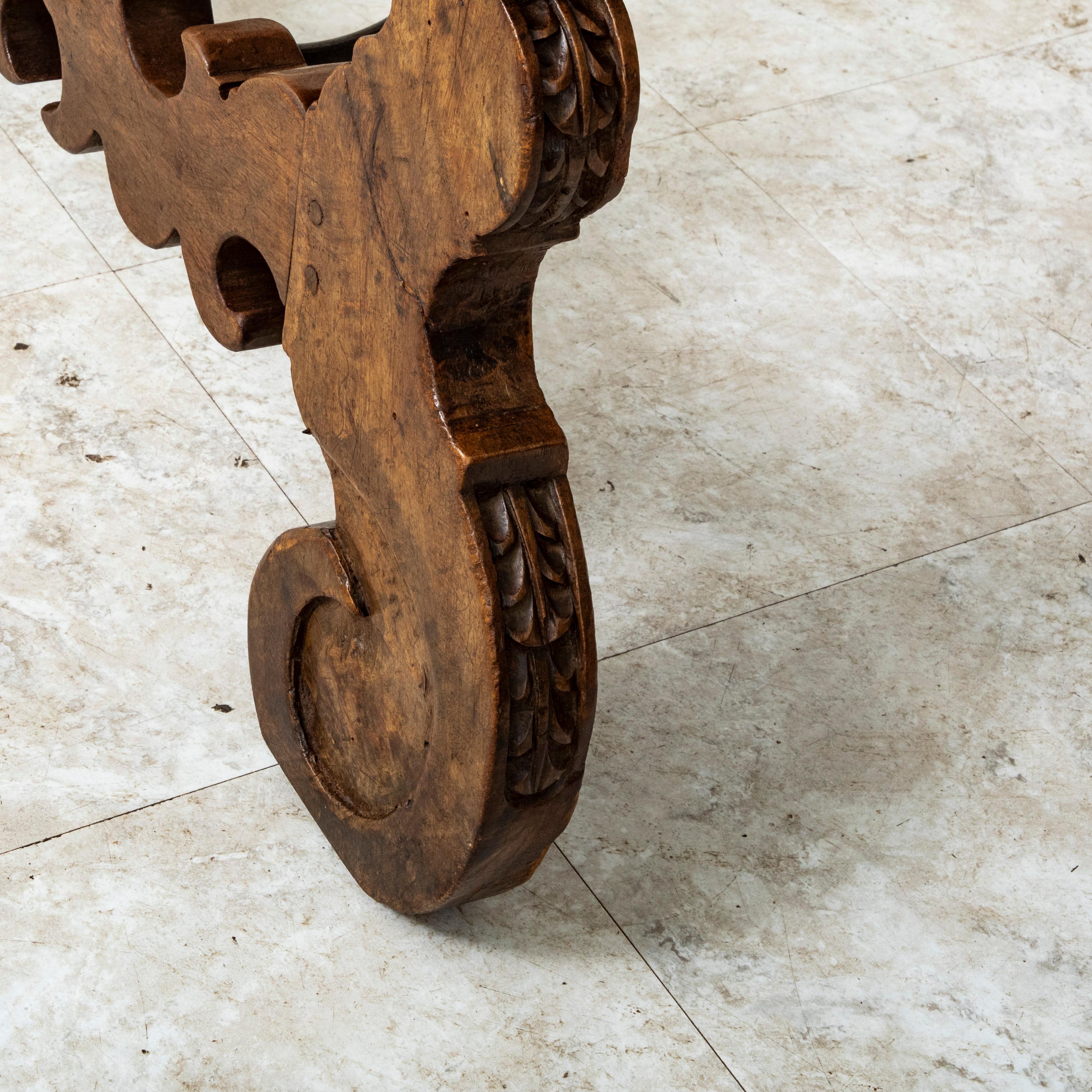 19th Century Spanish Renaissance Hand Carved Walnut Console Table, Desk, c. 1850 in vendita 10