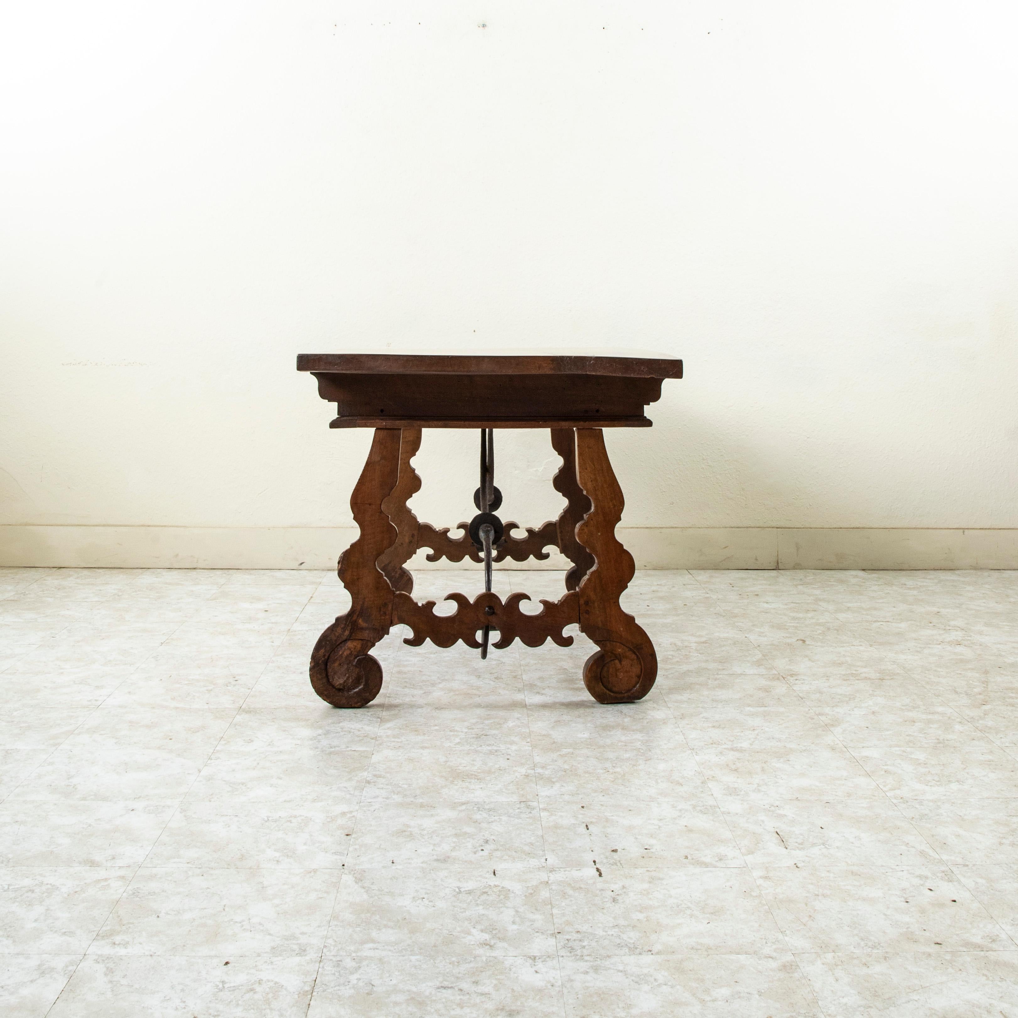 Intagliato a mano 19th Century Spanish Renaissance Hand Carved Walnut Console Table, Desk, c. 1850 in vendita