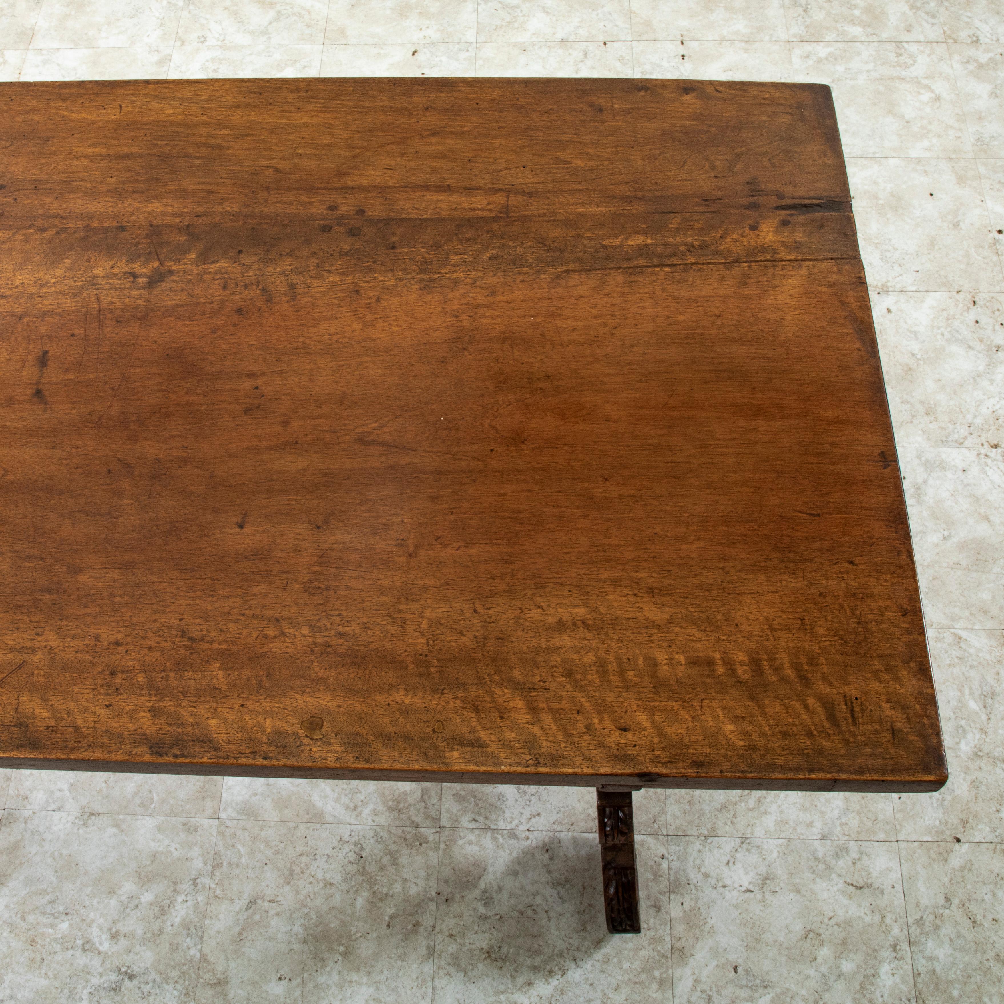 19th Century Spanish Renaissance Hand Carved Walnut Console Table, Desk, c. 1850 in vendita 2