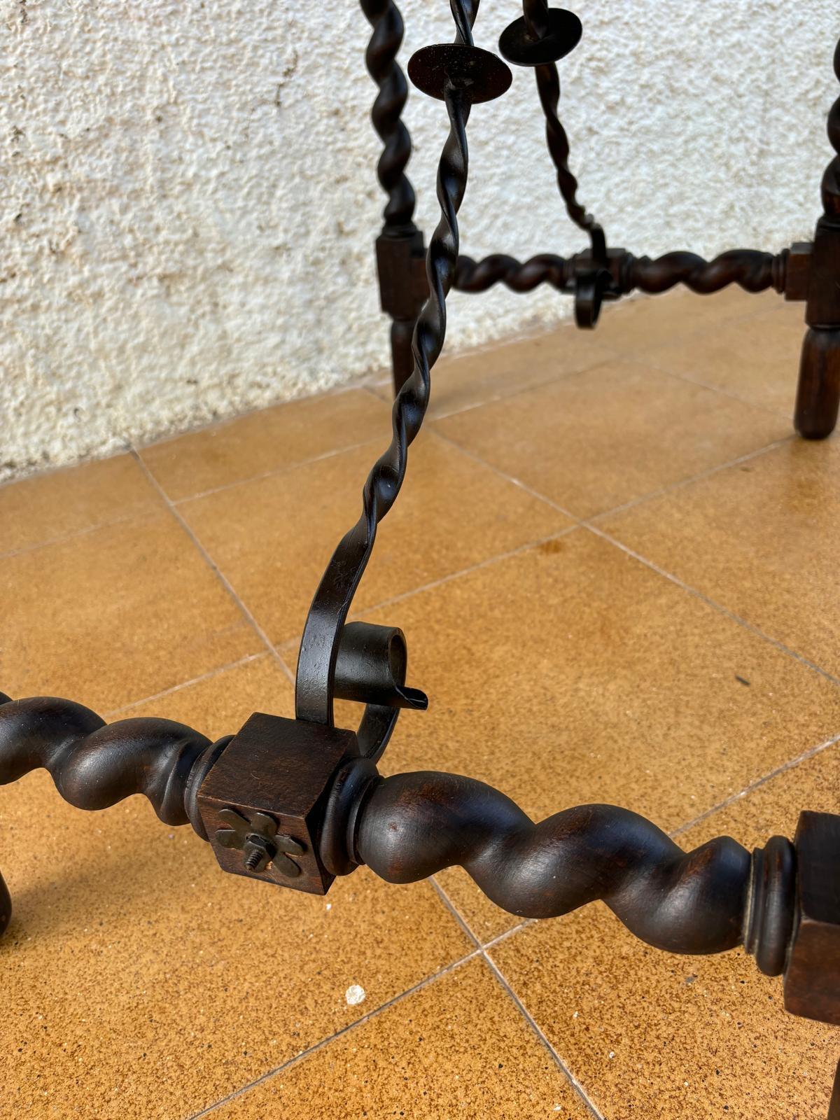 19th Century Spanish Side Table with Cared Turned Legs and Iron Stretcher, 1850 en vente 3