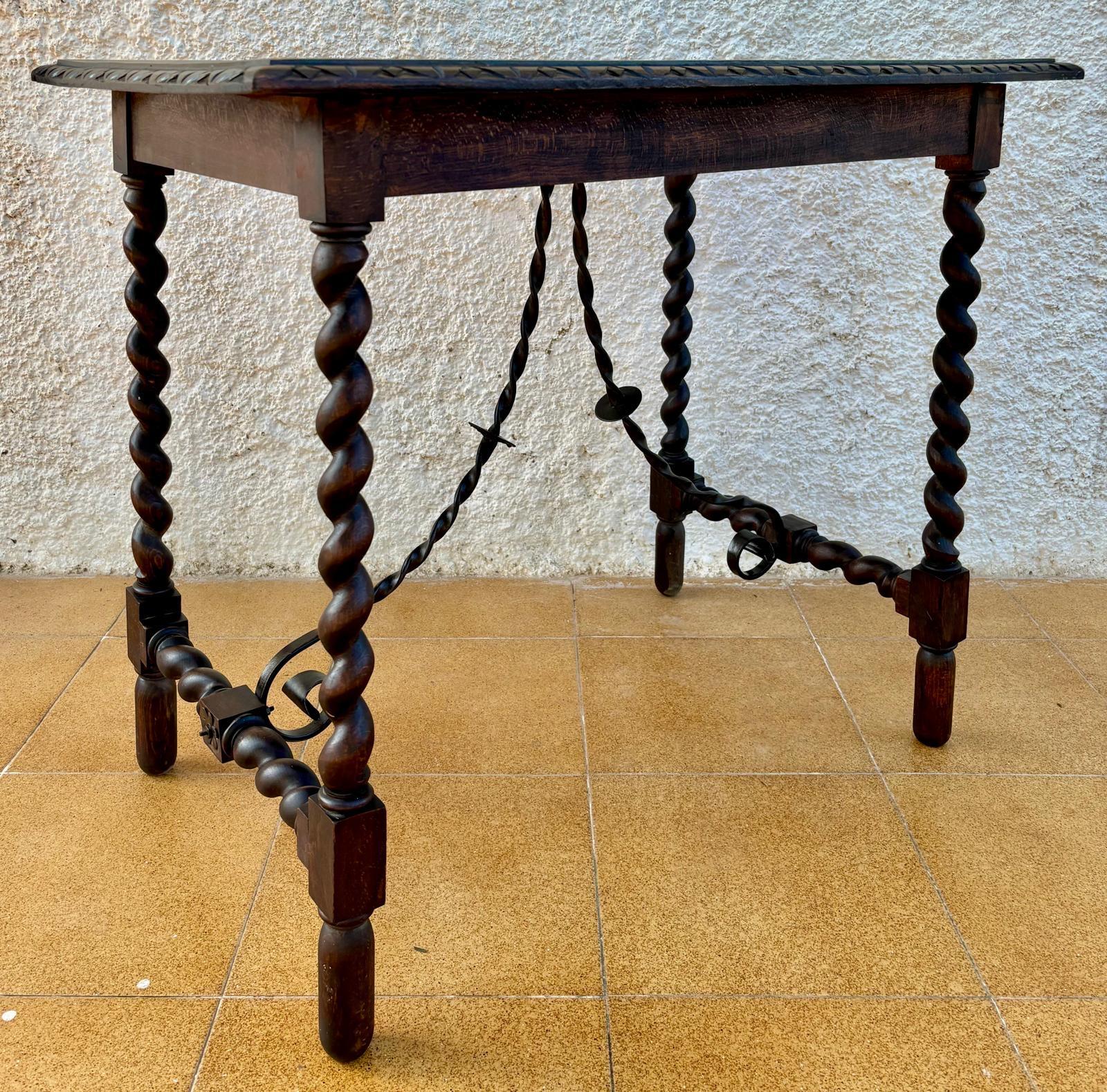 Baroque 19th Century Spanish Side Table with Cared Turned Legs and Iron Stretcher, 1850 en vente