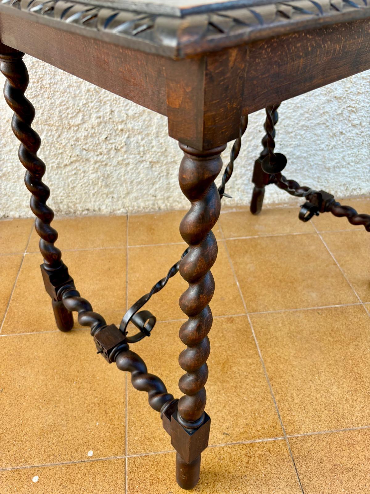 19th Century Spanish Side Table with Cared Turned Legs and Iron Stretcher, 1850 en vente 2