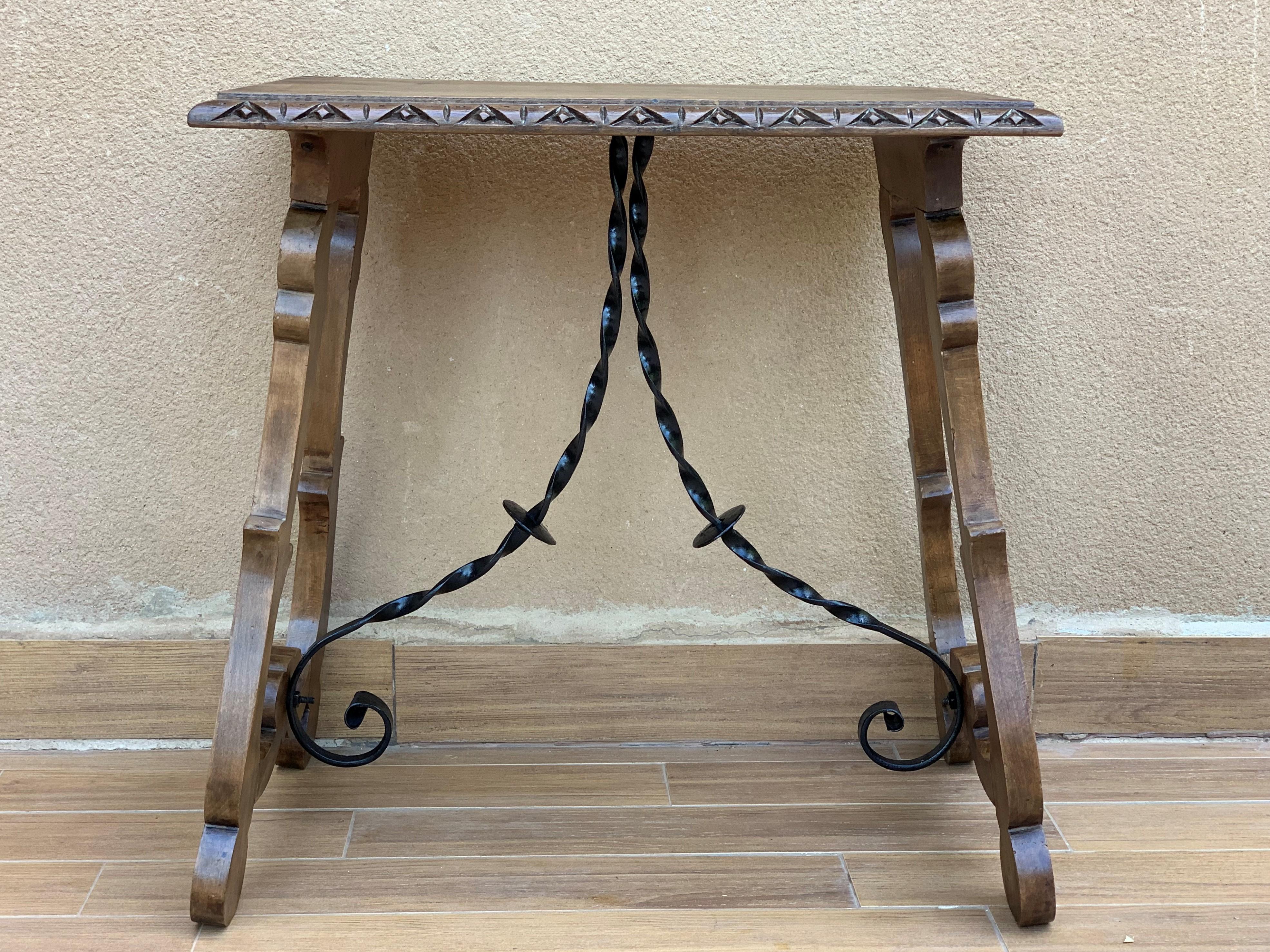 19th century Spanish side table with hand carved lyre leg and iron stretcher.
Exquiste antique hand carved lyre-leg walnut wood Fratino trestle table with iron stretchers in Baroque style. Spain, 1880s.
This gorgeous Fratino table features a