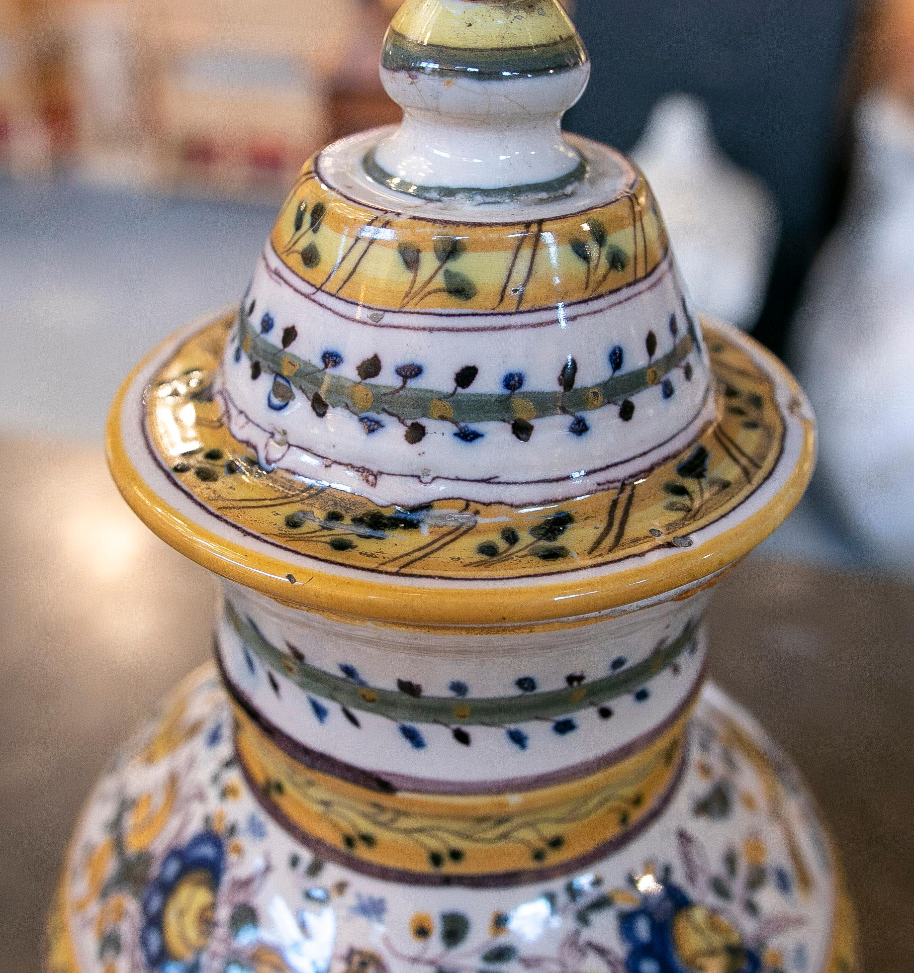 Poterie espagnole Talavera du 19ème siècle transformée en lampe de table en vente 3