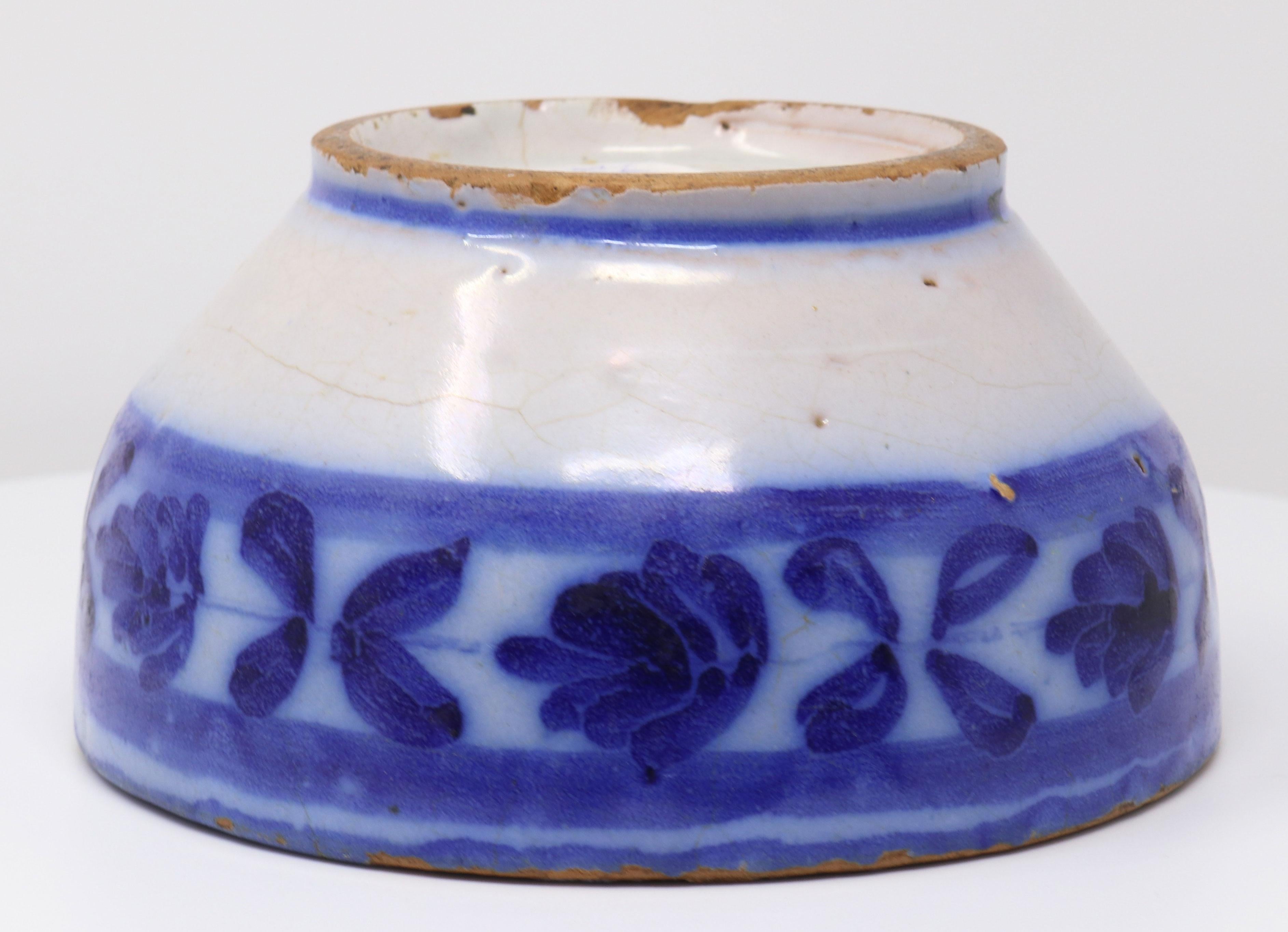 spanish blue and white pottery