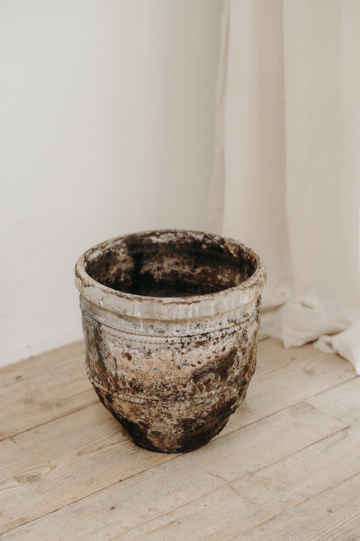 wonderful patina on this 19th century Spanish vase, from the Galicia region..
works indoors and outdoors ... a genuine piece ... I can offer professional packing ...