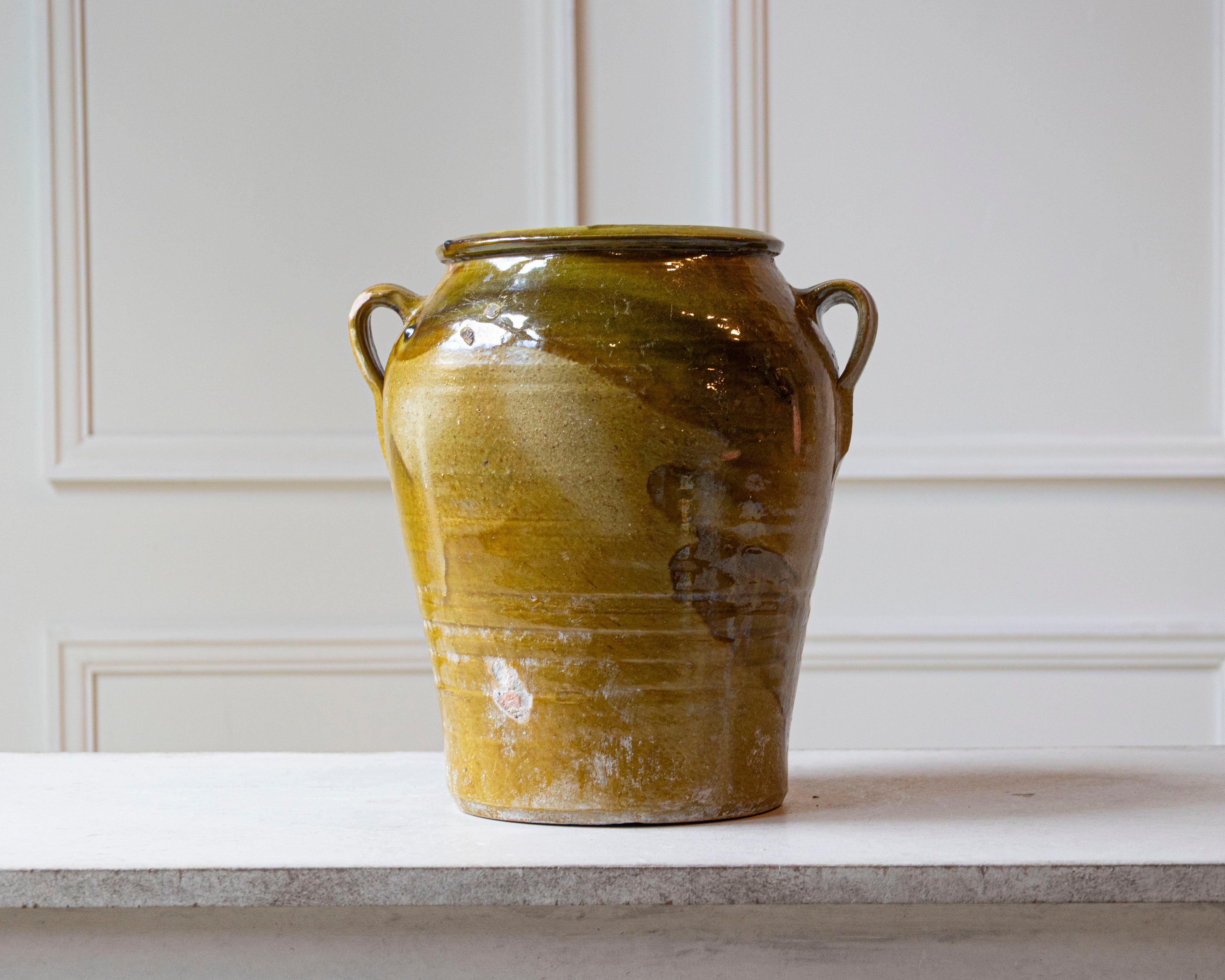 19th Century Spanish Terracotta Jar with Green Glaze and Handles For Sale 2