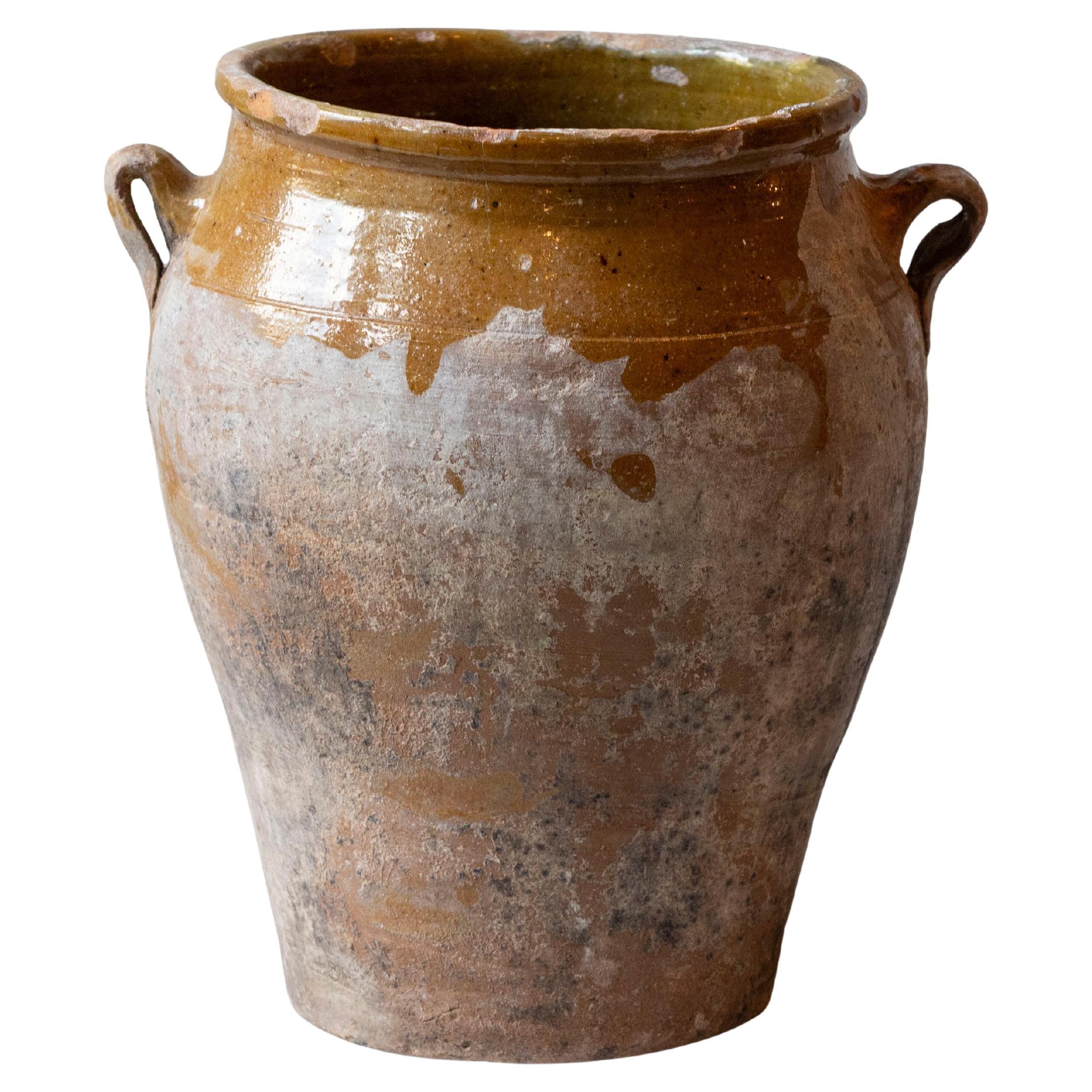 Spanischer Terrakotta-Krug des 19. Jahrhunderts mit ockerfarbener Glasur und verwitterter Patina im Angebot