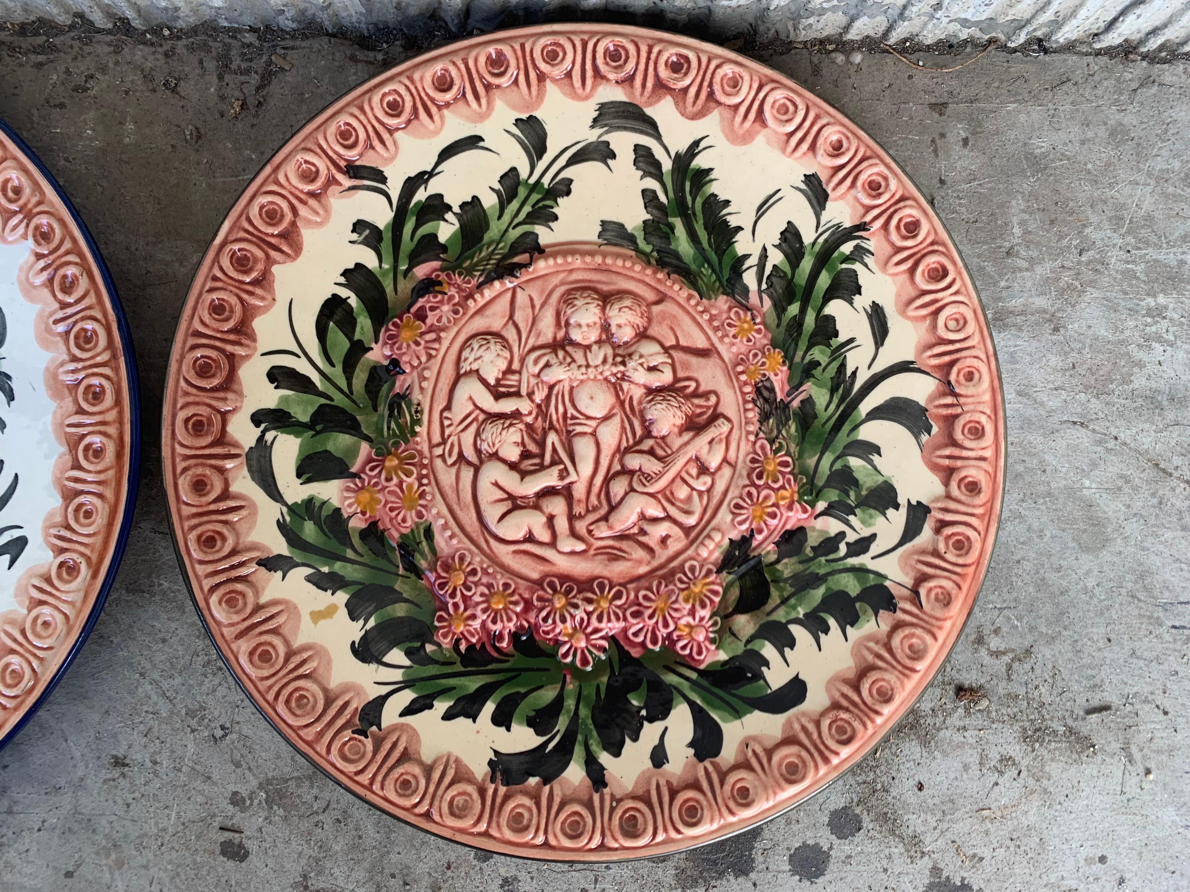 19th Century Spanish Terracotta Relief Dish with Cherubs & Flowers In Excellent Condition For Sale In Miami, FL