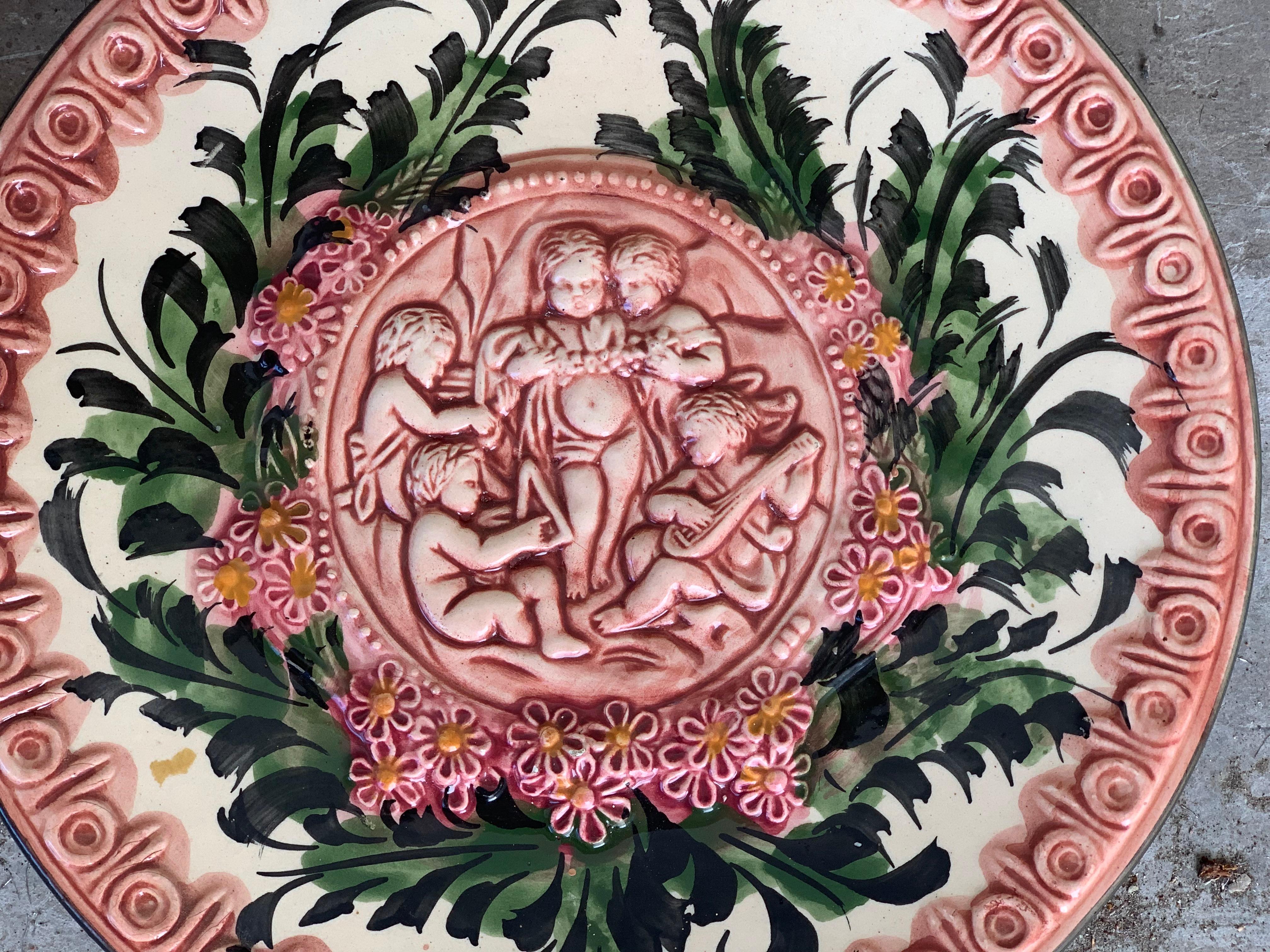 Spanische Terrakotta-Reliefschale mit Putten und Blumen aus dem 19. Jahrhundert im Angebot 2