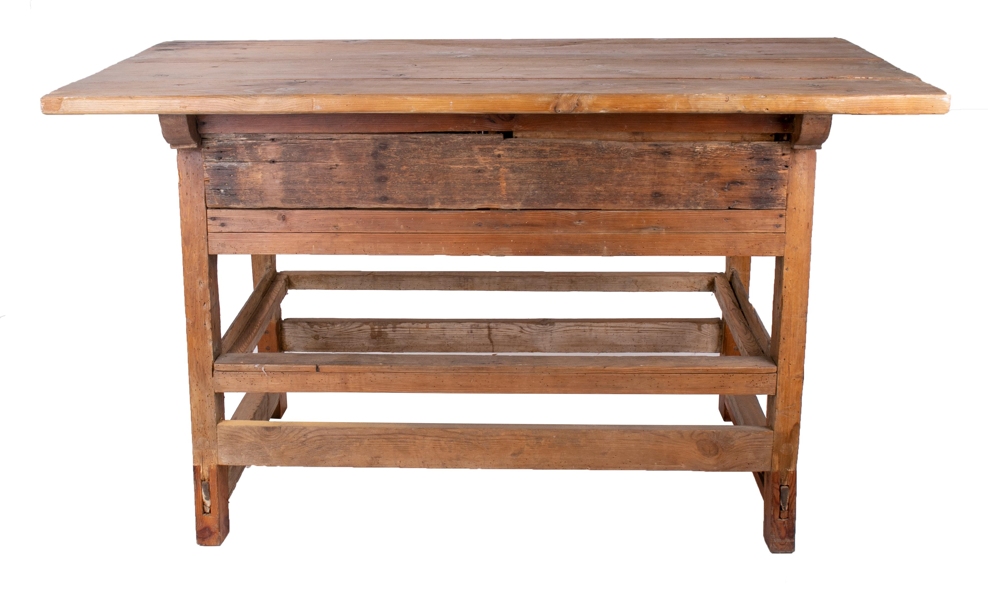 19th Century Spanish Two-Drawer Rustic Table with Iron Handles For Sale 3