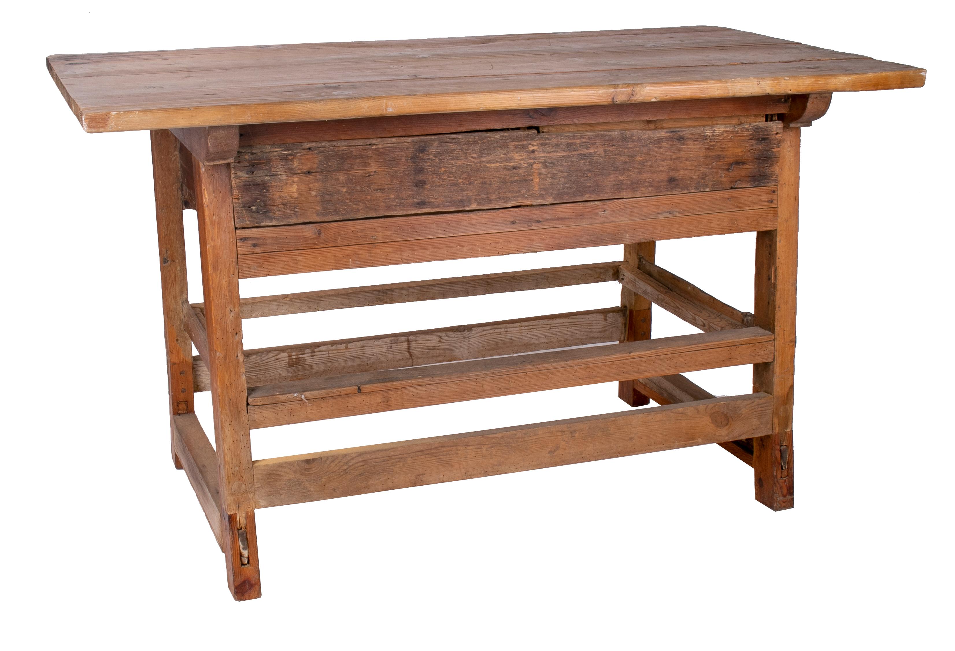 19th Century Spanish Two-Drawer Rustic Table with Iron Handles For Sale 4