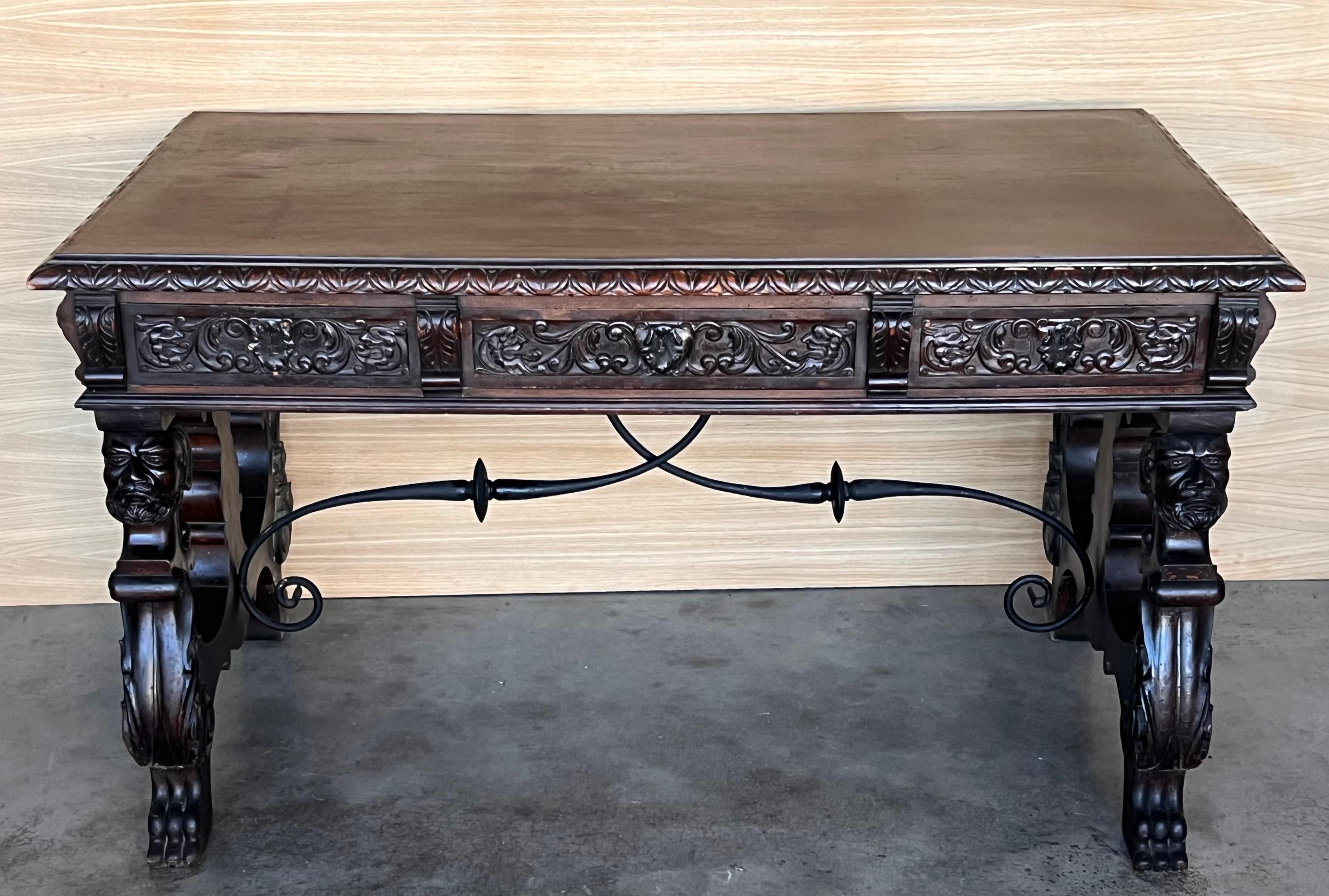 Renaissance Table ou bureau de bibliothèque espagnol du 19e siècle en chêne à deux faces de style baroque en vente